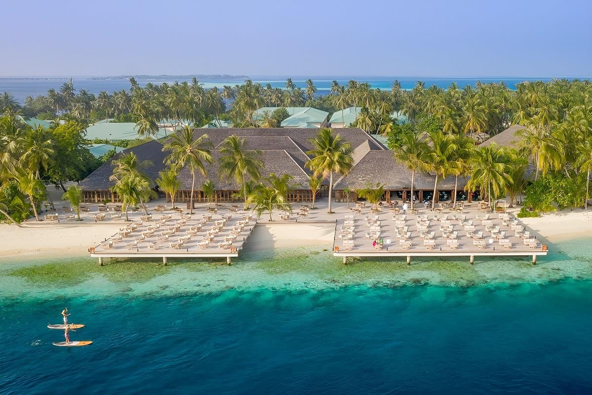 Vilamendhoo Island Resort & Spa 9