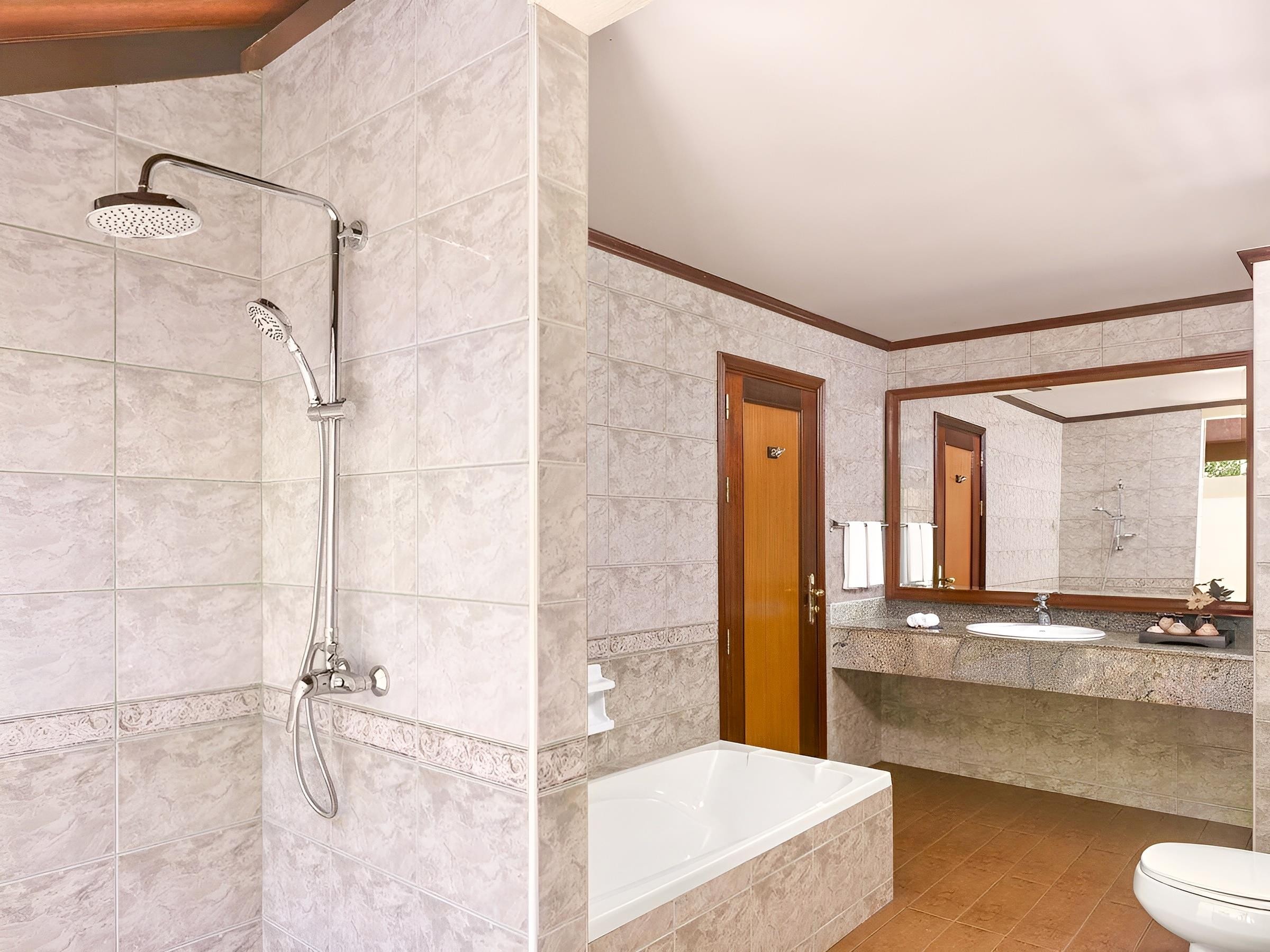 Royal Island Resort & Spa 8