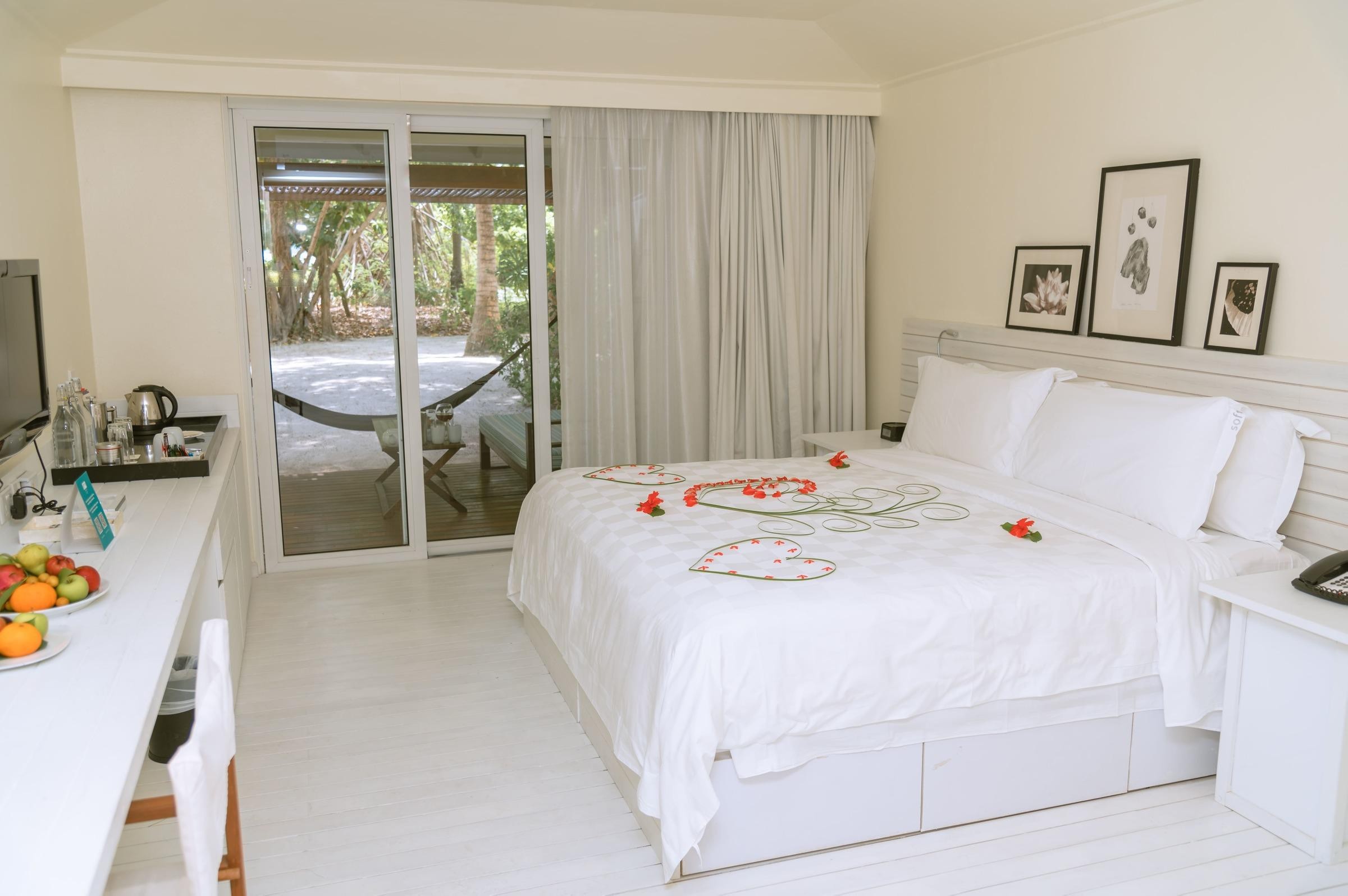 Holiday Inn Resort Kandooma Maldives 4