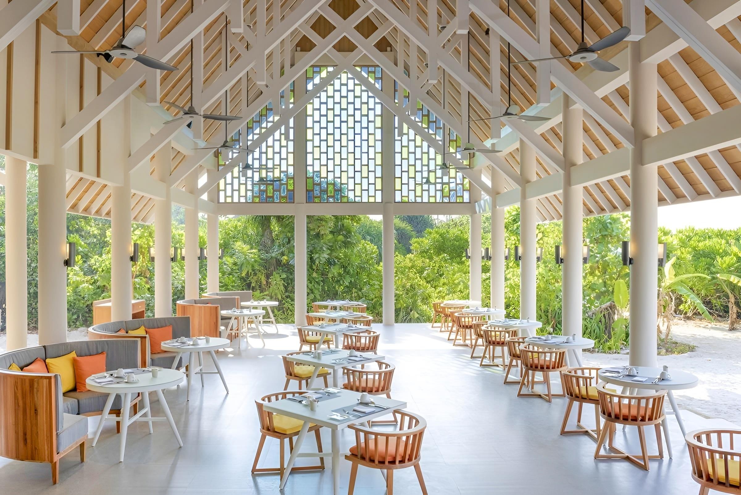 Emerald Faarufushi Resort & Spa 11