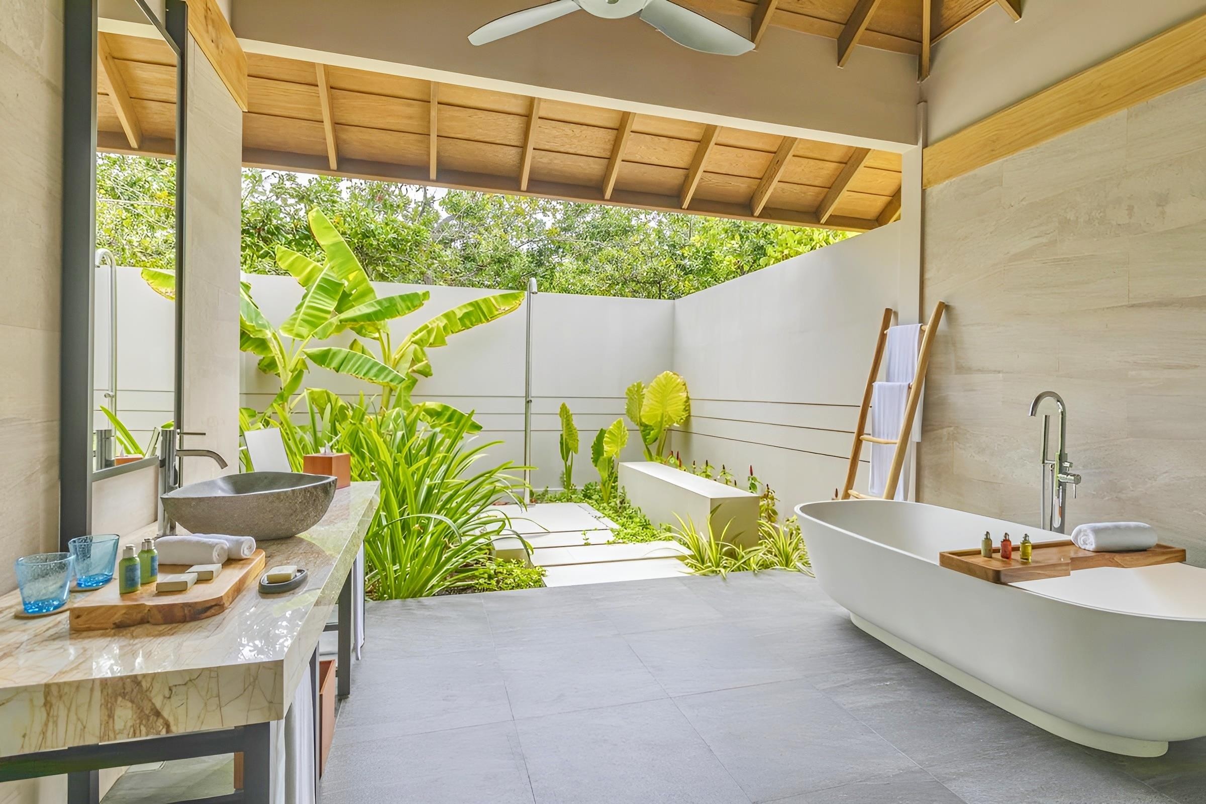 Emerald Faarufushi Resort & Spa 8