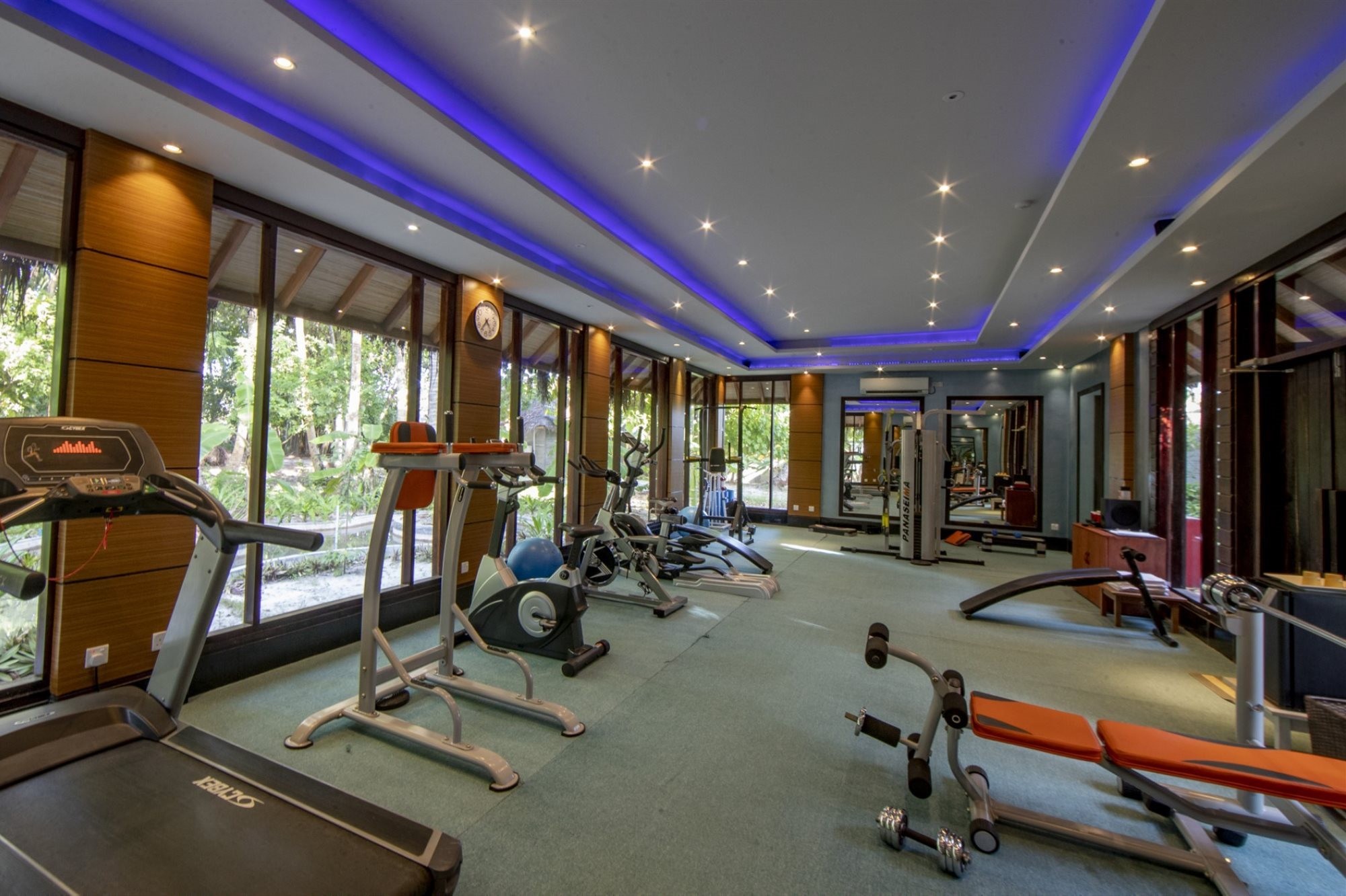 Furaveri Island Resort and Spa 8