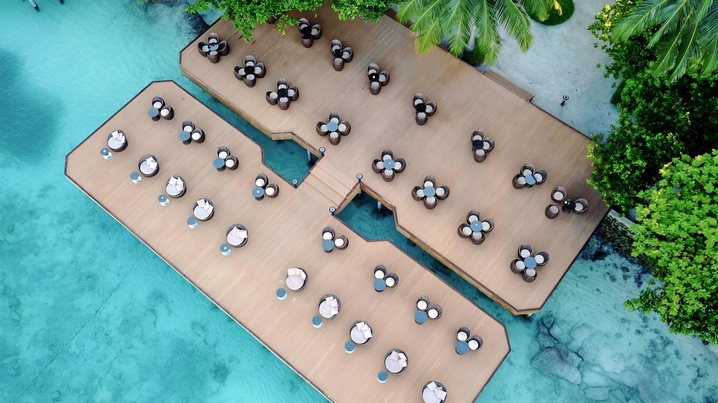 Fihalhohi Island Resort 11