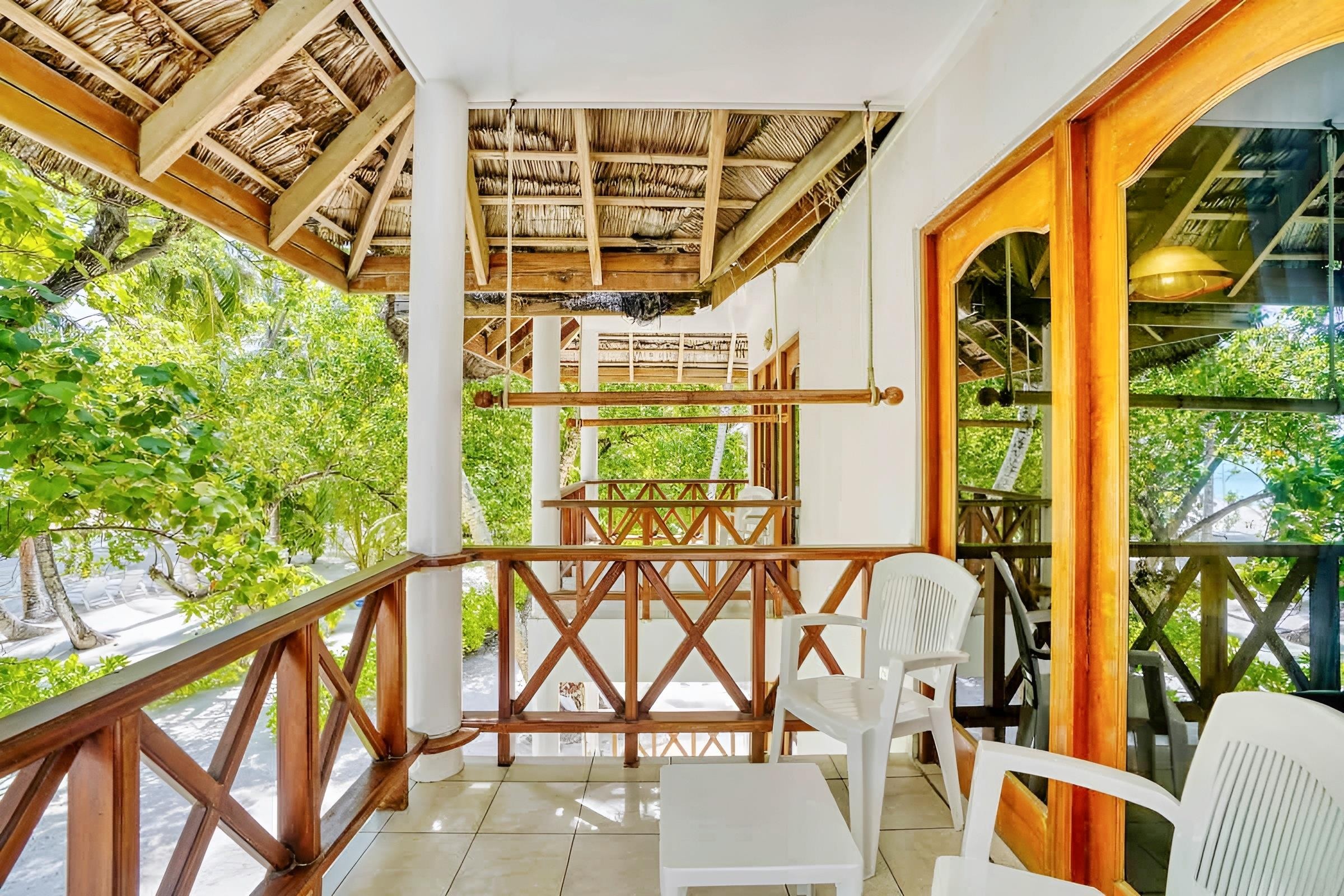 Fihalhohi Island Resort 15