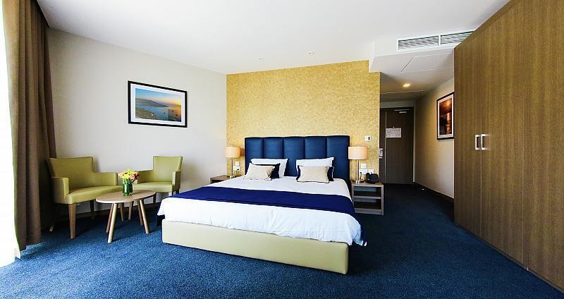 The Waterfront Hotel 9