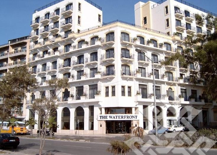 The Waterfront Hotel 8