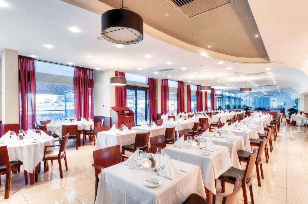 Marina Hotel Corinthia Beach Resort 7