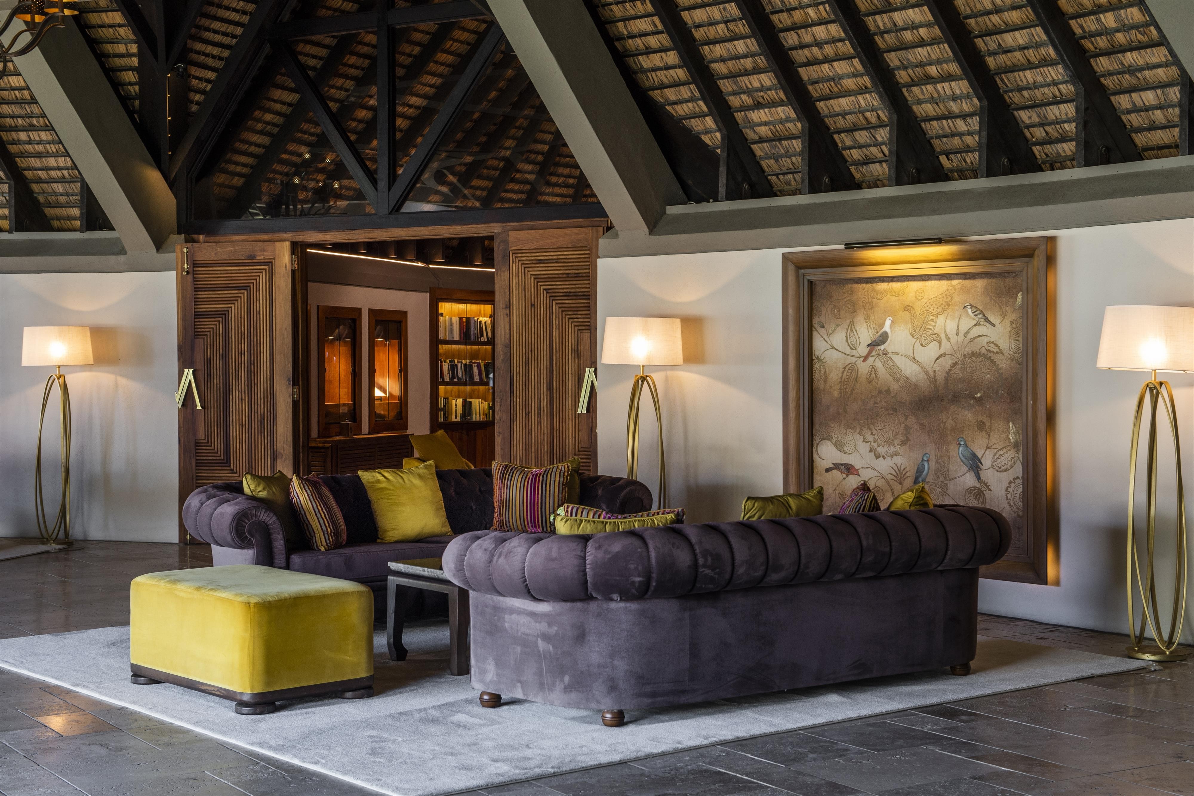 ROYAL PALM BEACHCOMBER LUXURY 18