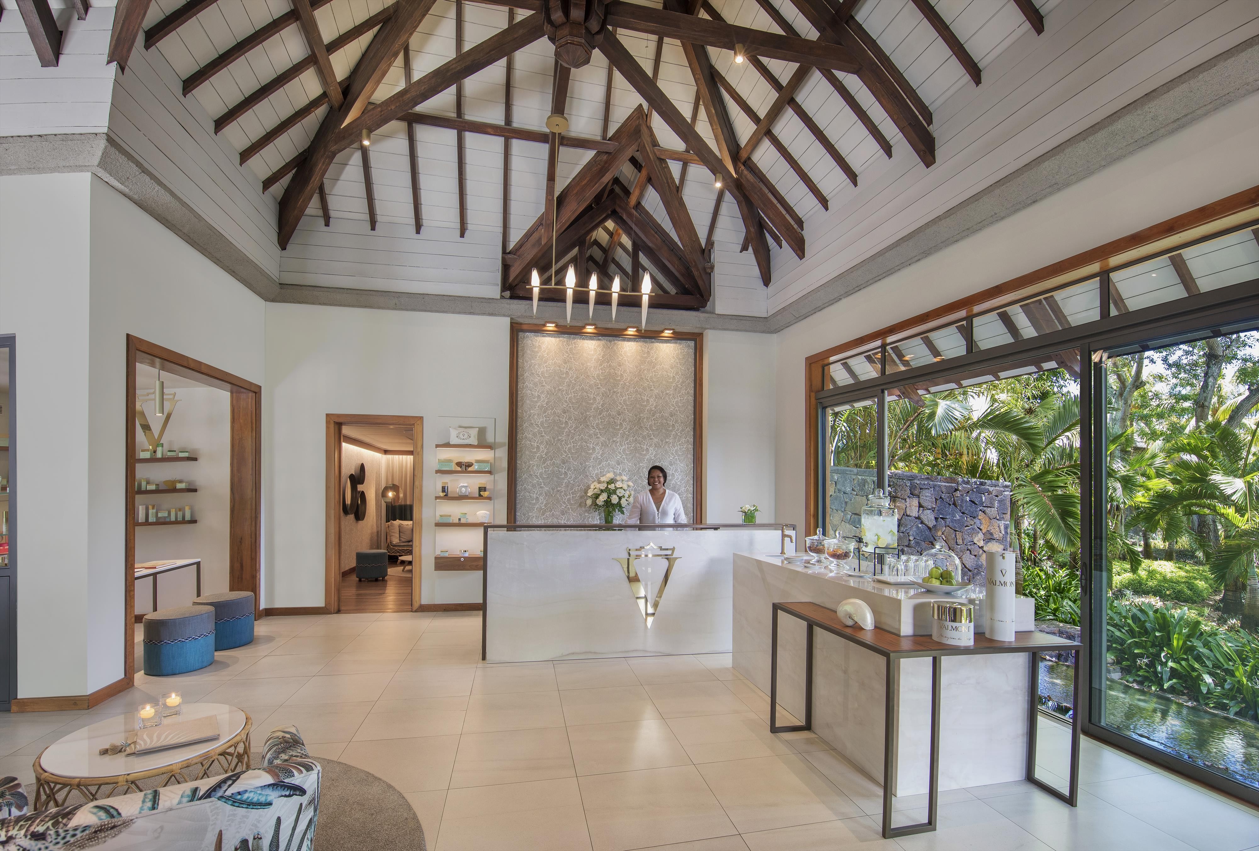 ROYAL PALM BEACHCOMBER LUXURY 19