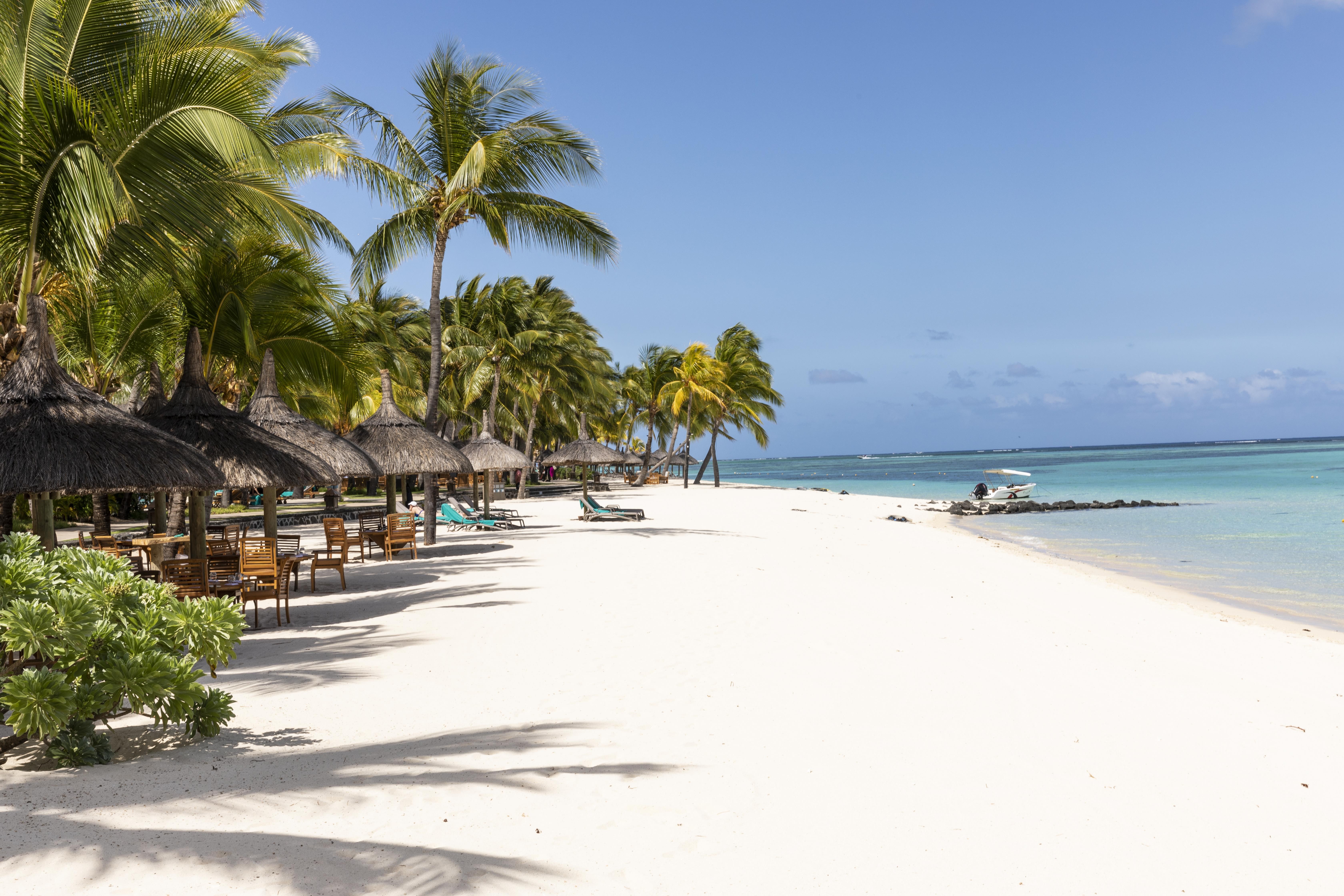 Paradis Beachcomber Golf Resort & Spa 9