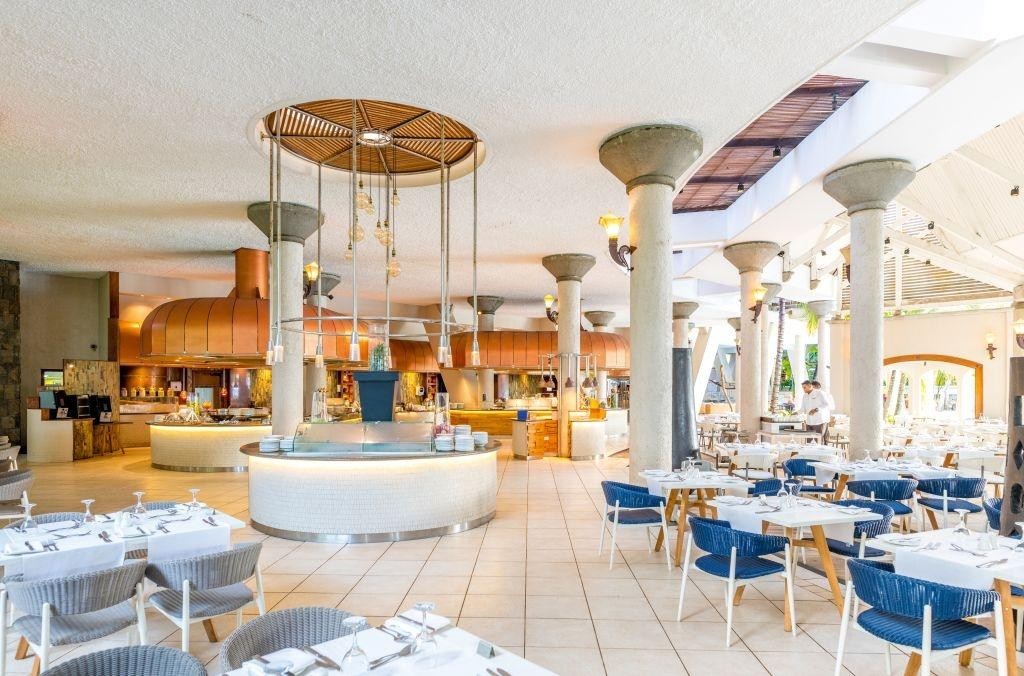 Victoria Beachcomber Resort & Spa 7