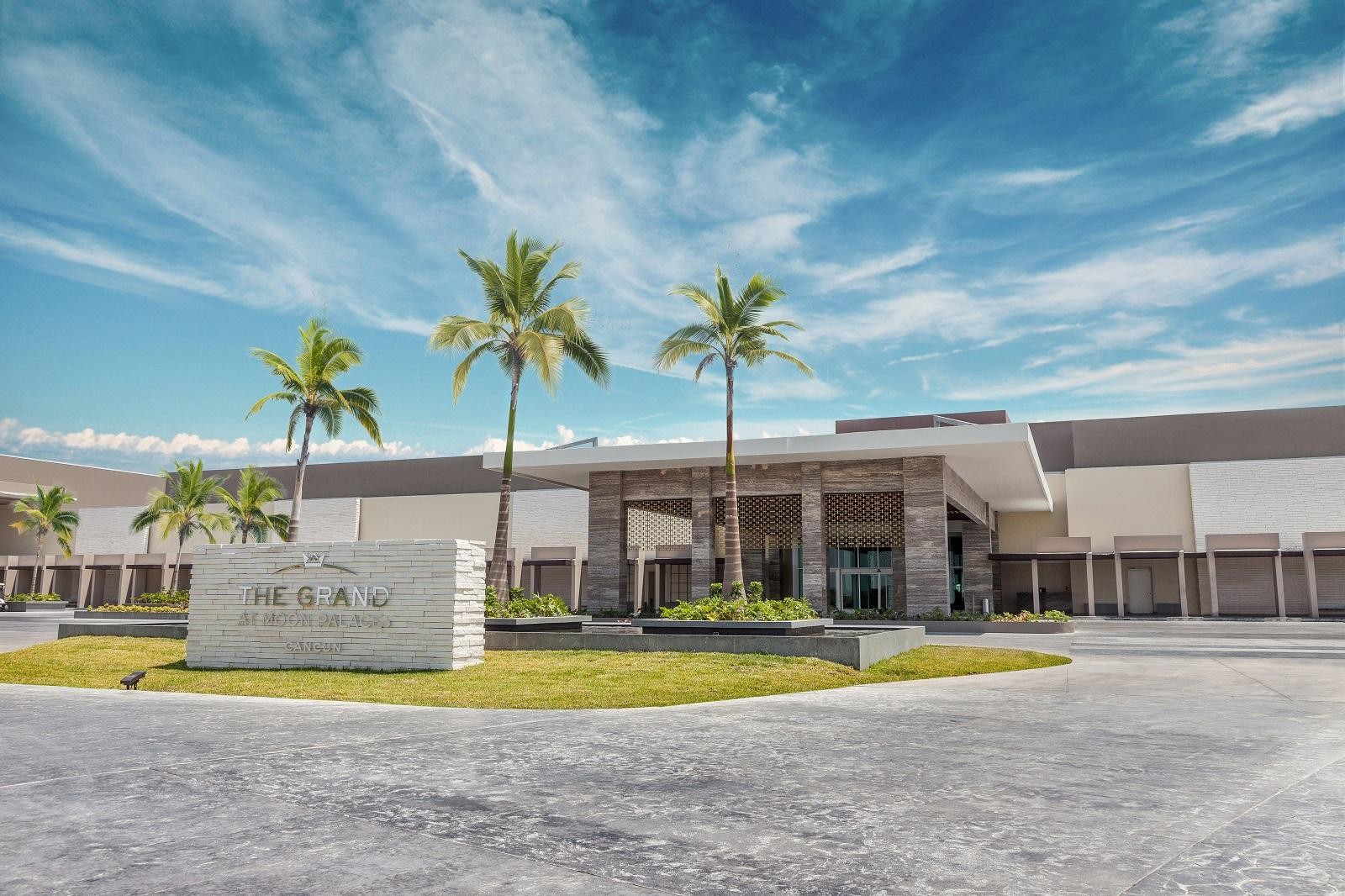 Moon Palace - The Grand 13