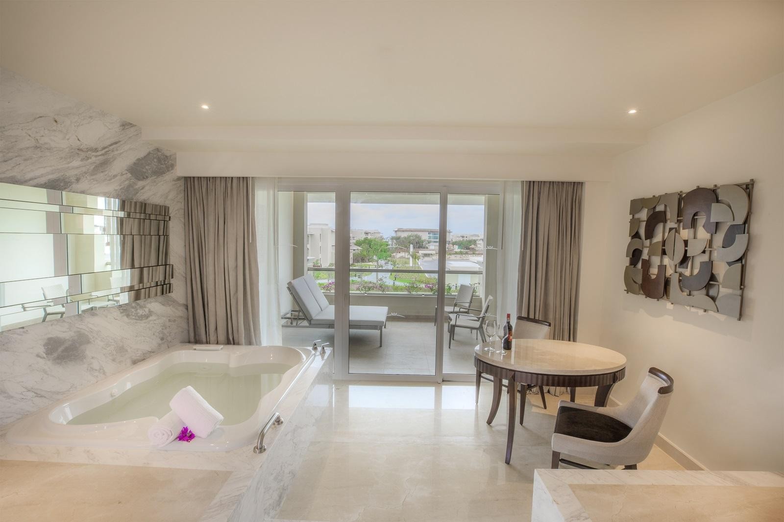 Moon Palace - The Grand 7