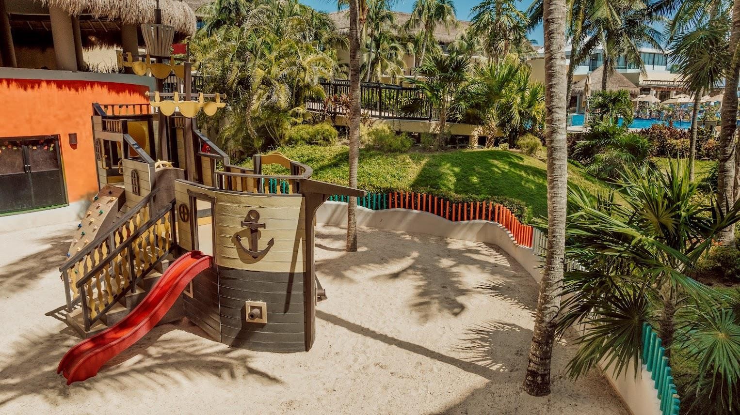 Catalonia Yucatán Beach 18