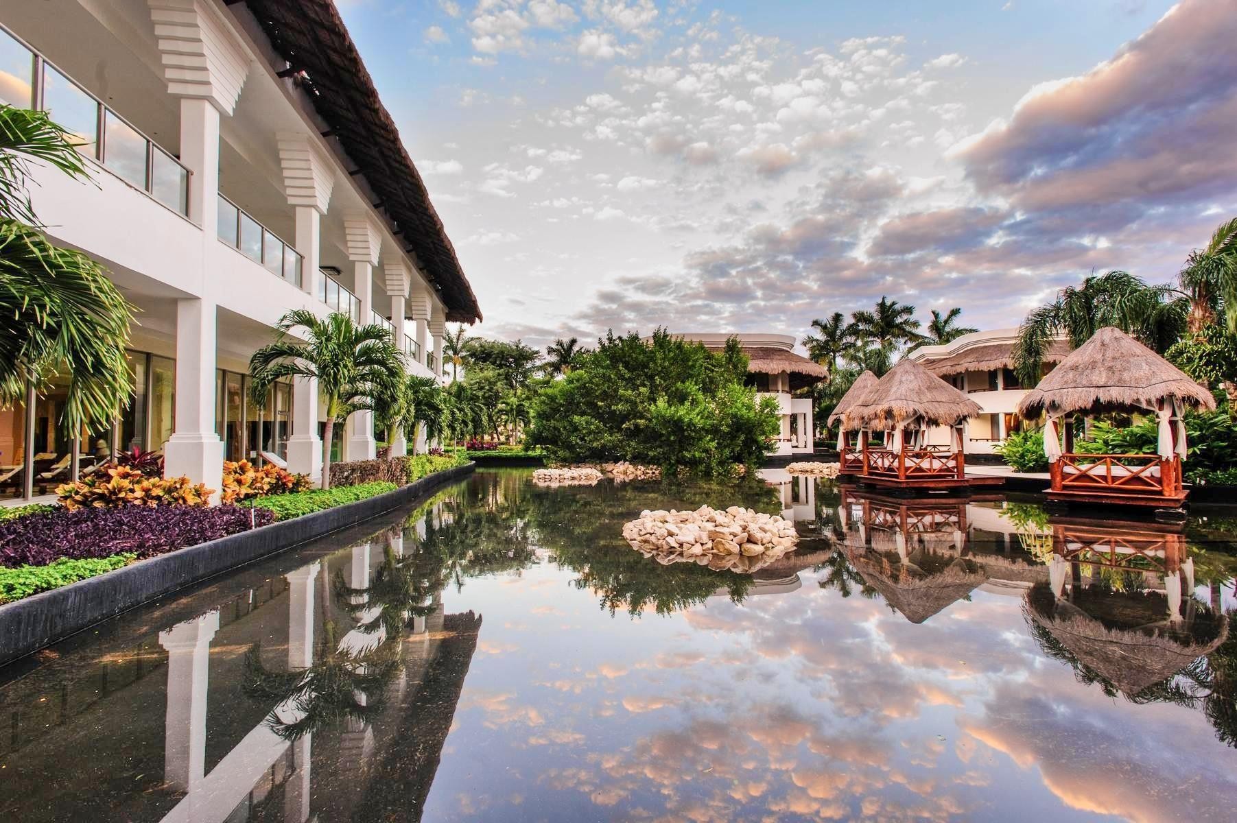 Grand Riviera Princess 15