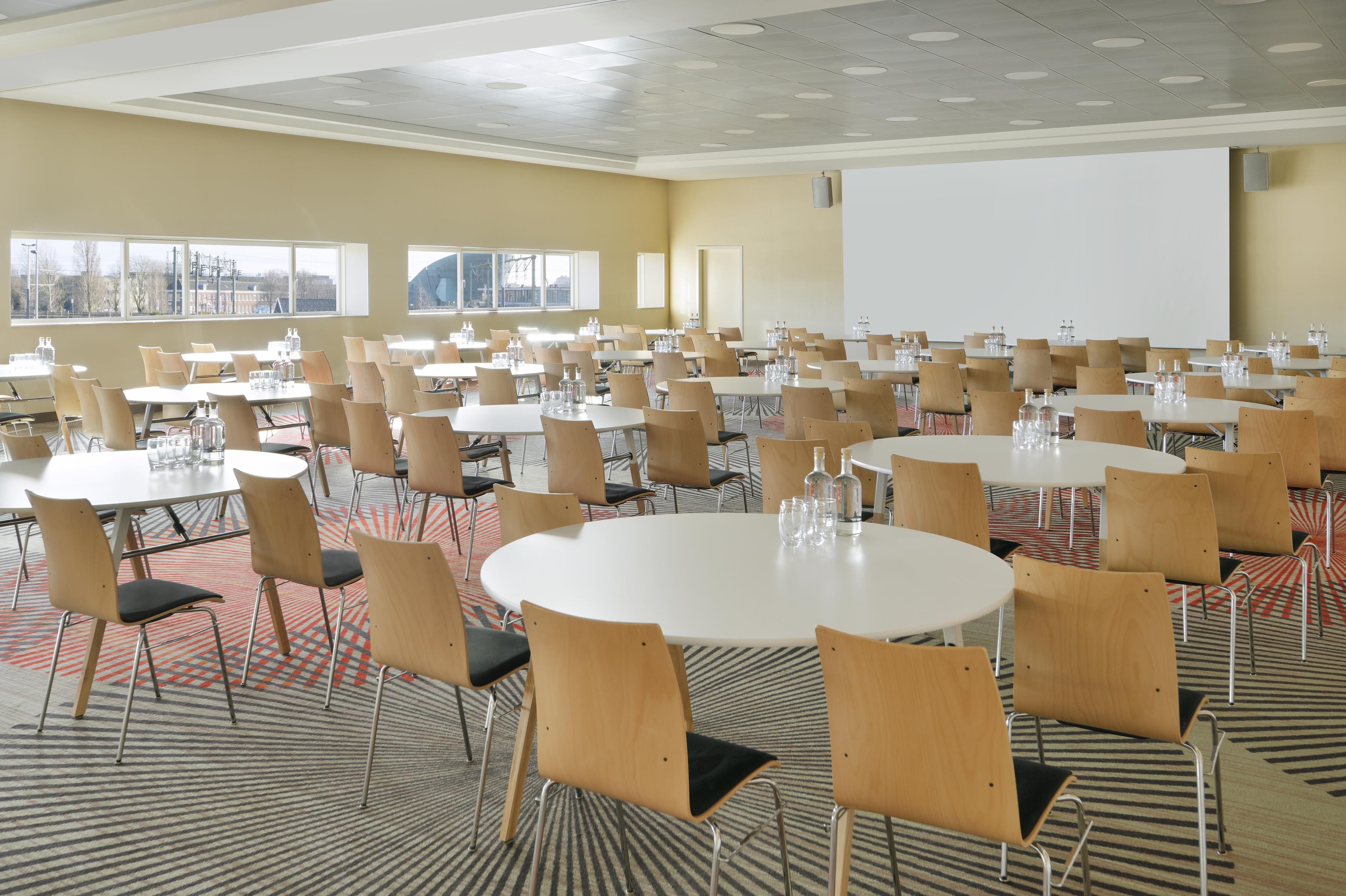 Mövenpick Hotel Amsterdam City Centre 8