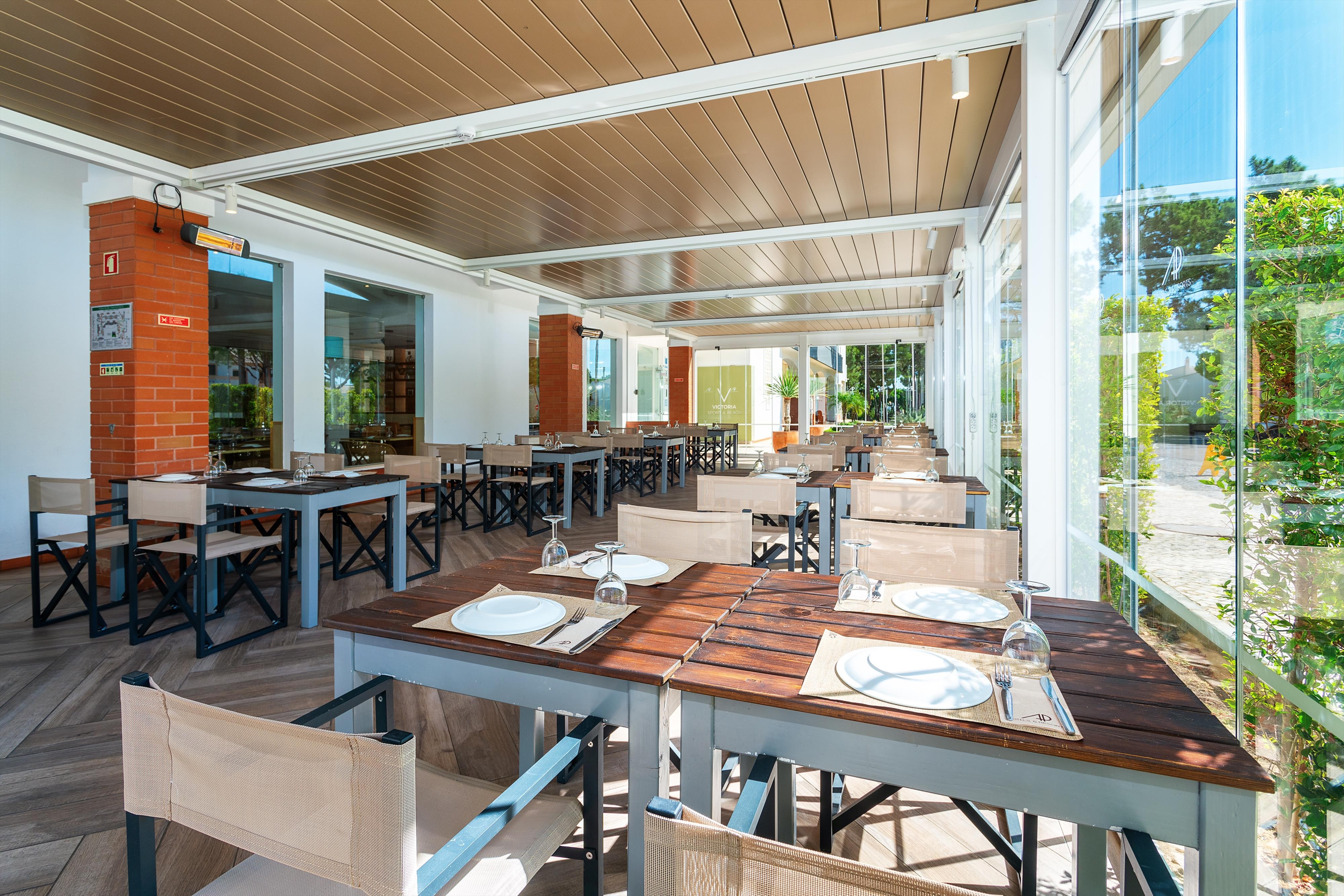 AP VICTORIA SPORTS & BEACH 10