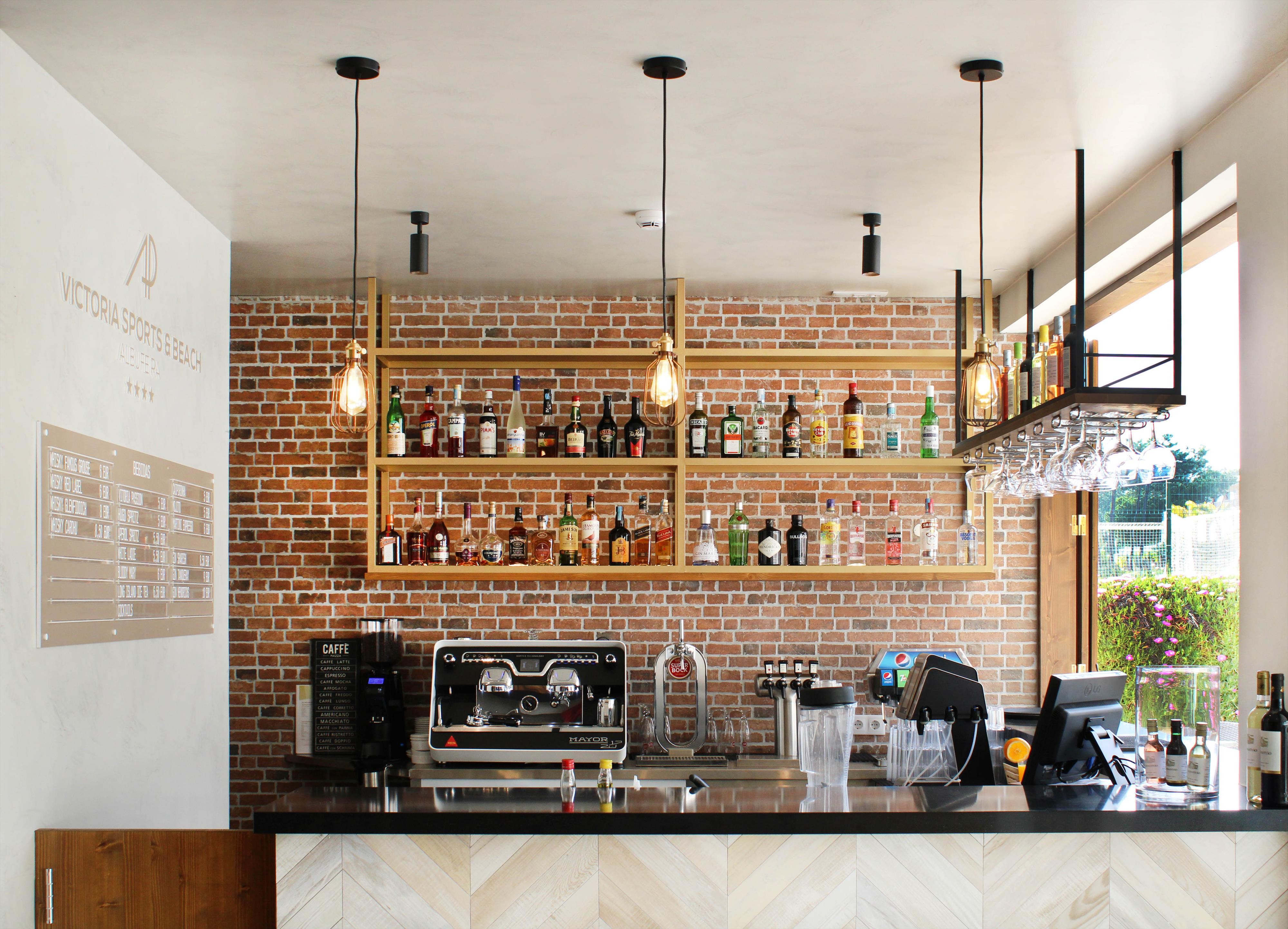 AP VICTORIA SPORTS & BEACH 11