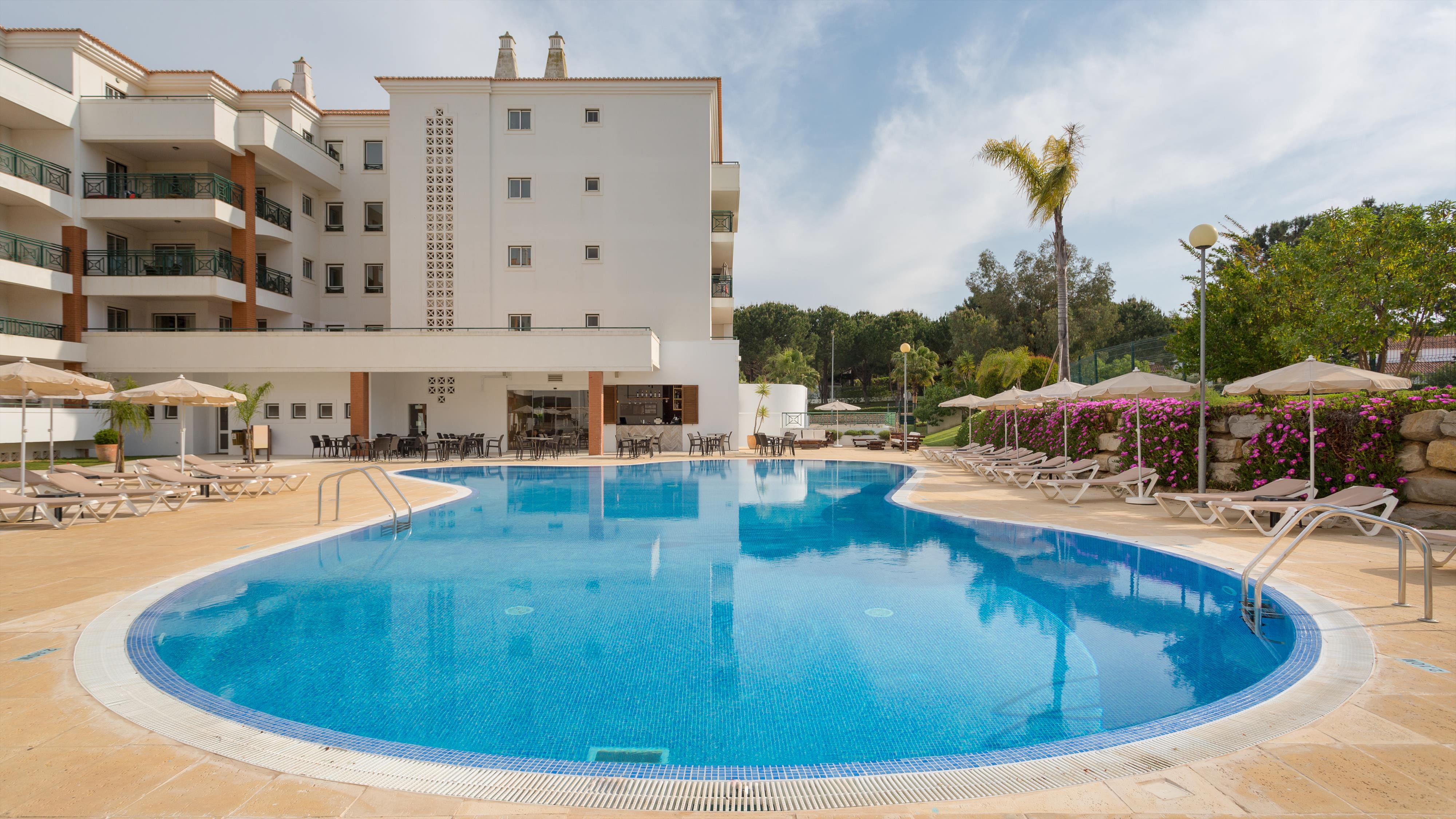 AP VICTORIA SPORTS & BEACH 16