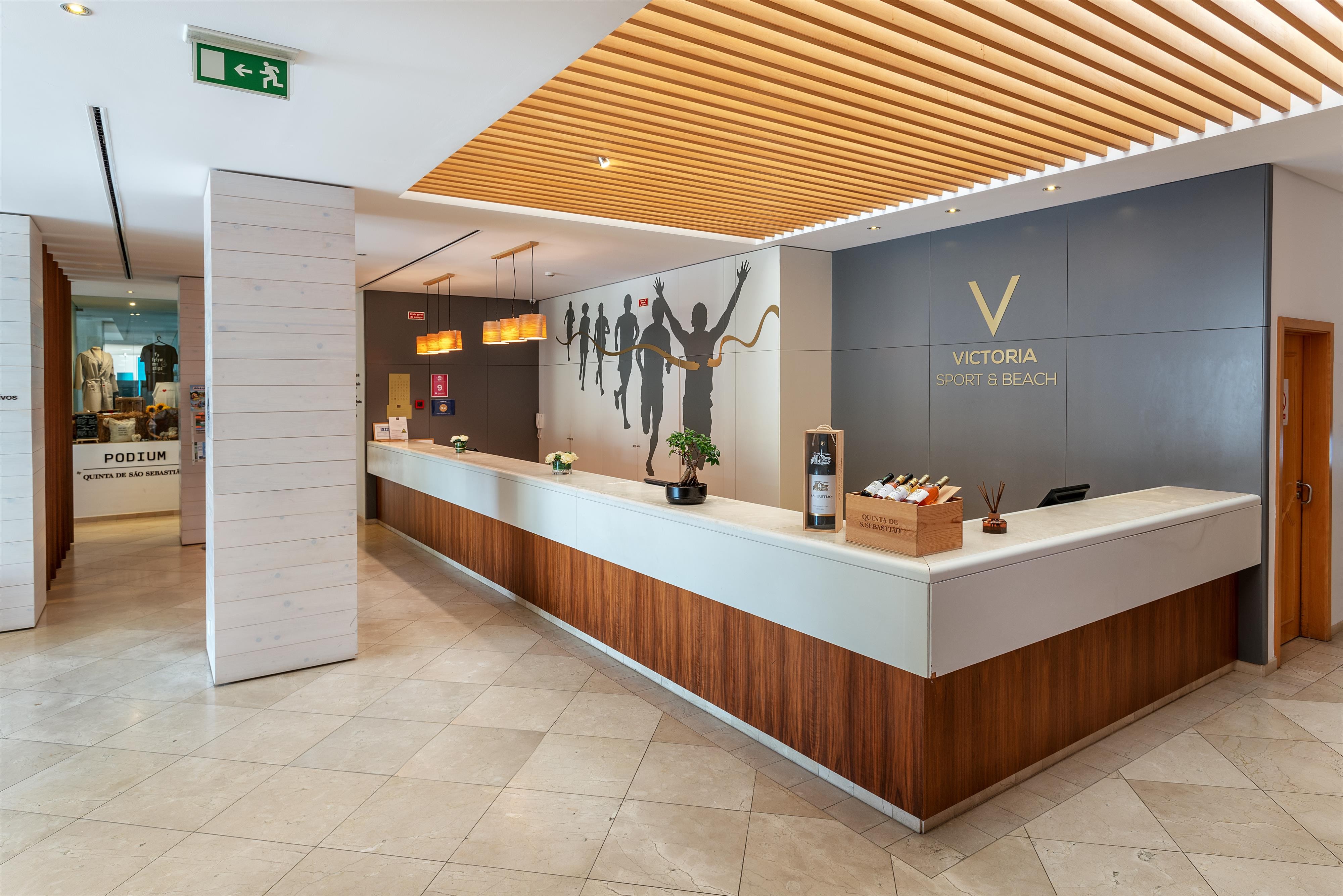 AP VICTORIA SPORTS & BEACH 12