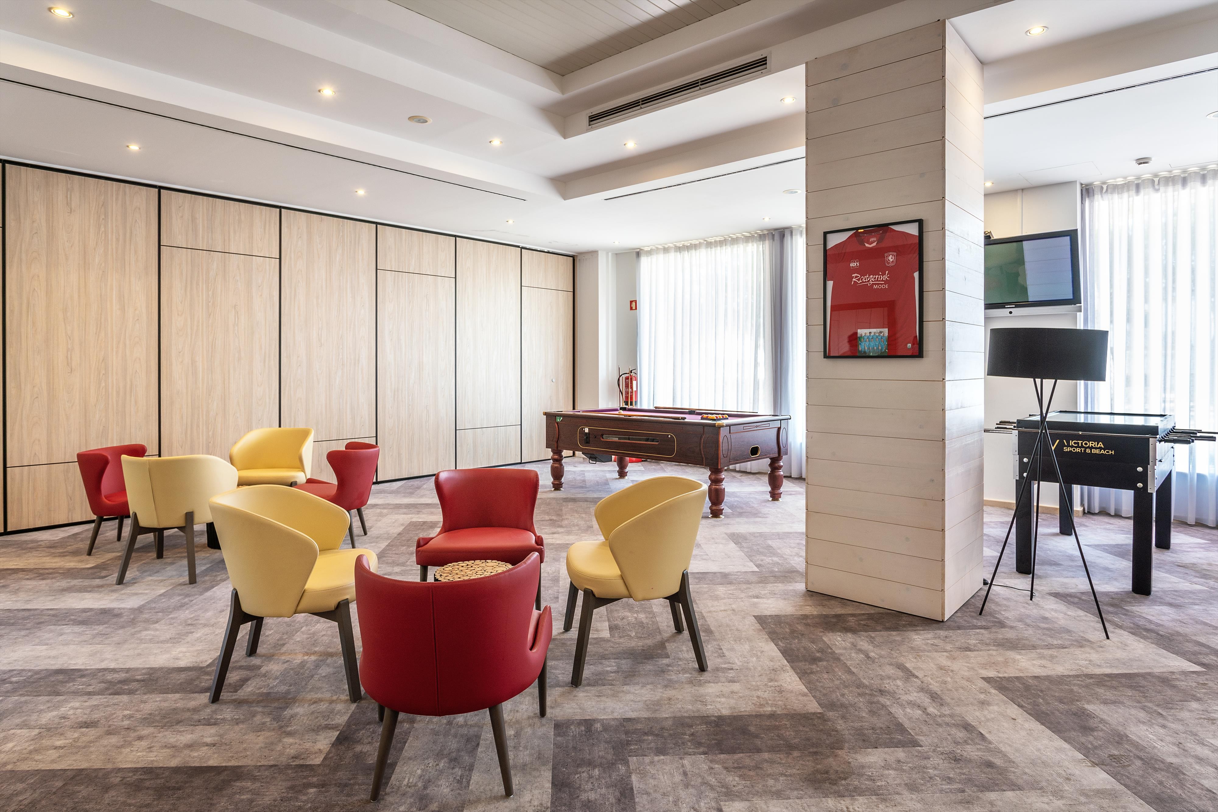 AP VICTORIA SPORTS & BEACH 13