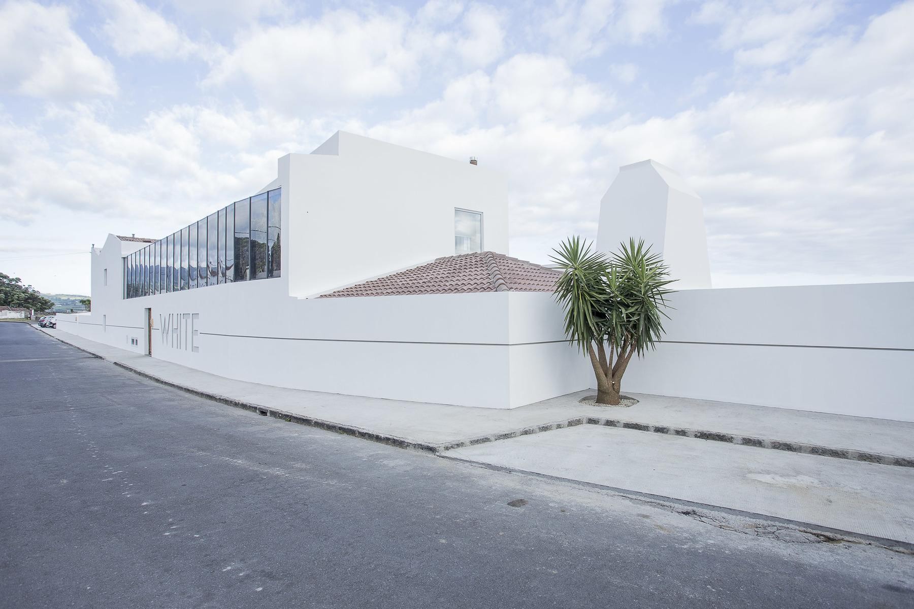 White Exclusive Suites & Villas 7