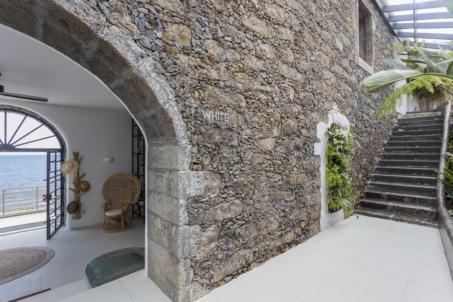 White Exclusive Suites & Villas 6