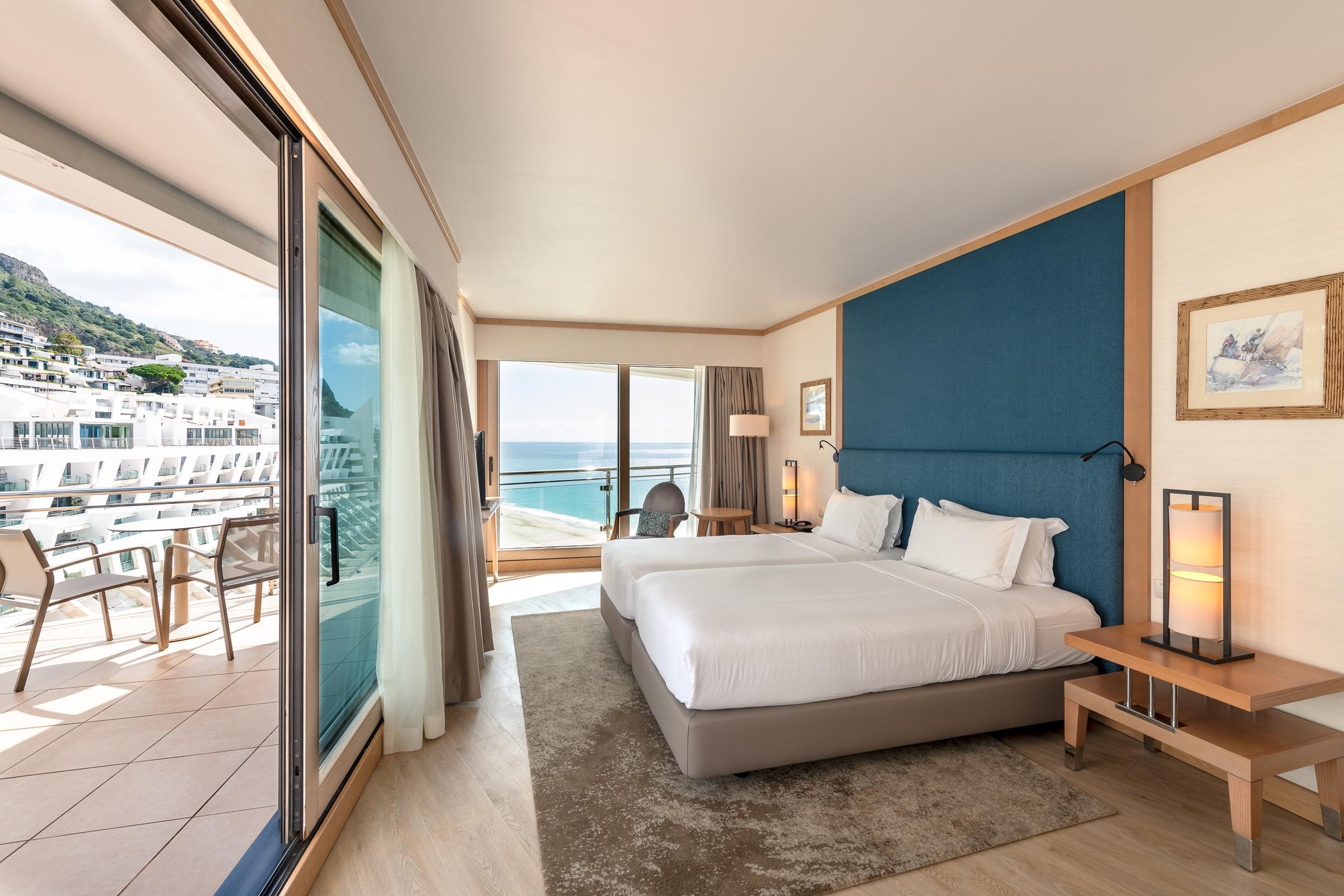 Sesimbra Oceanfront Hotel