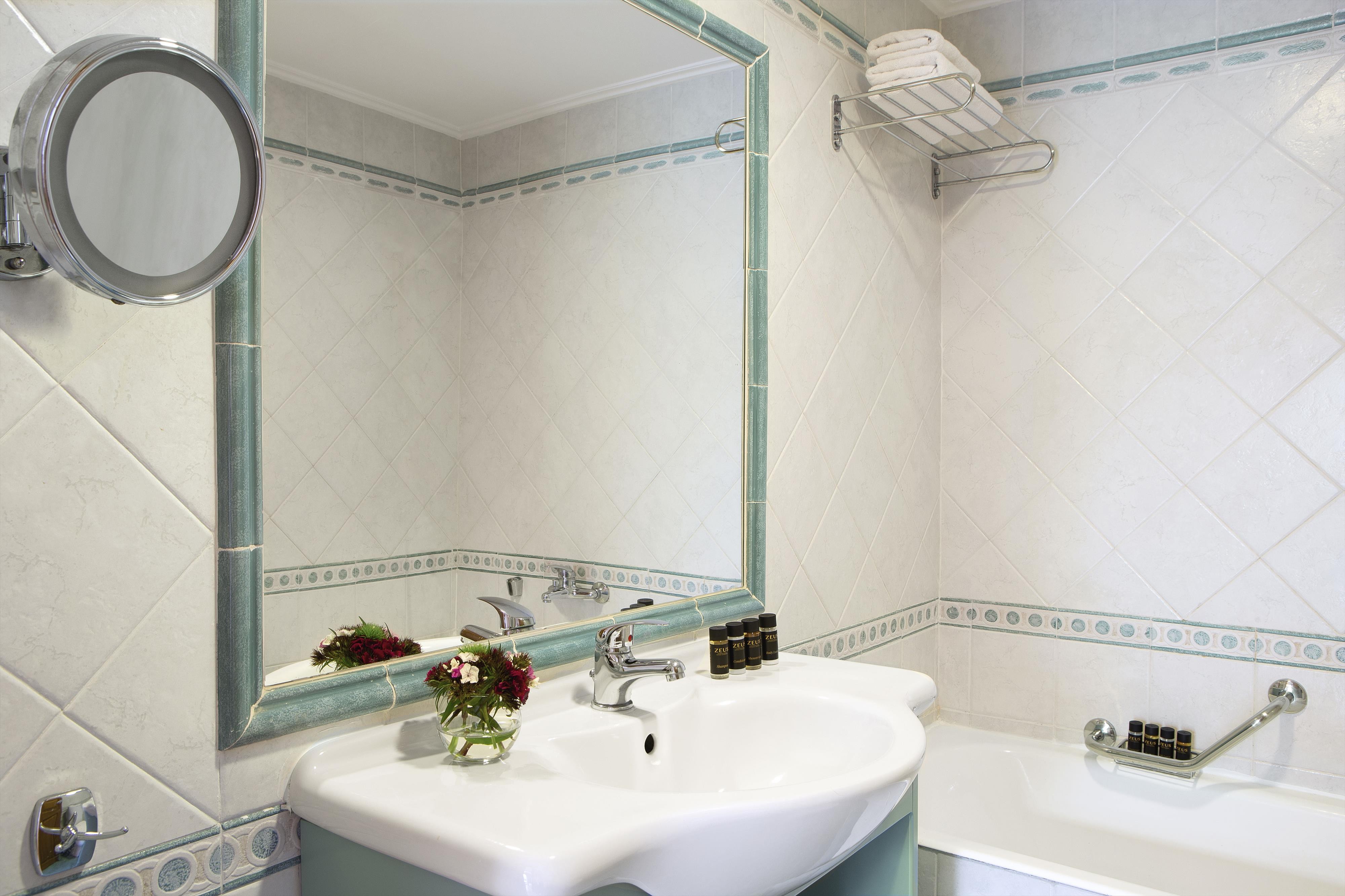 Ramada Attica Riviera 7