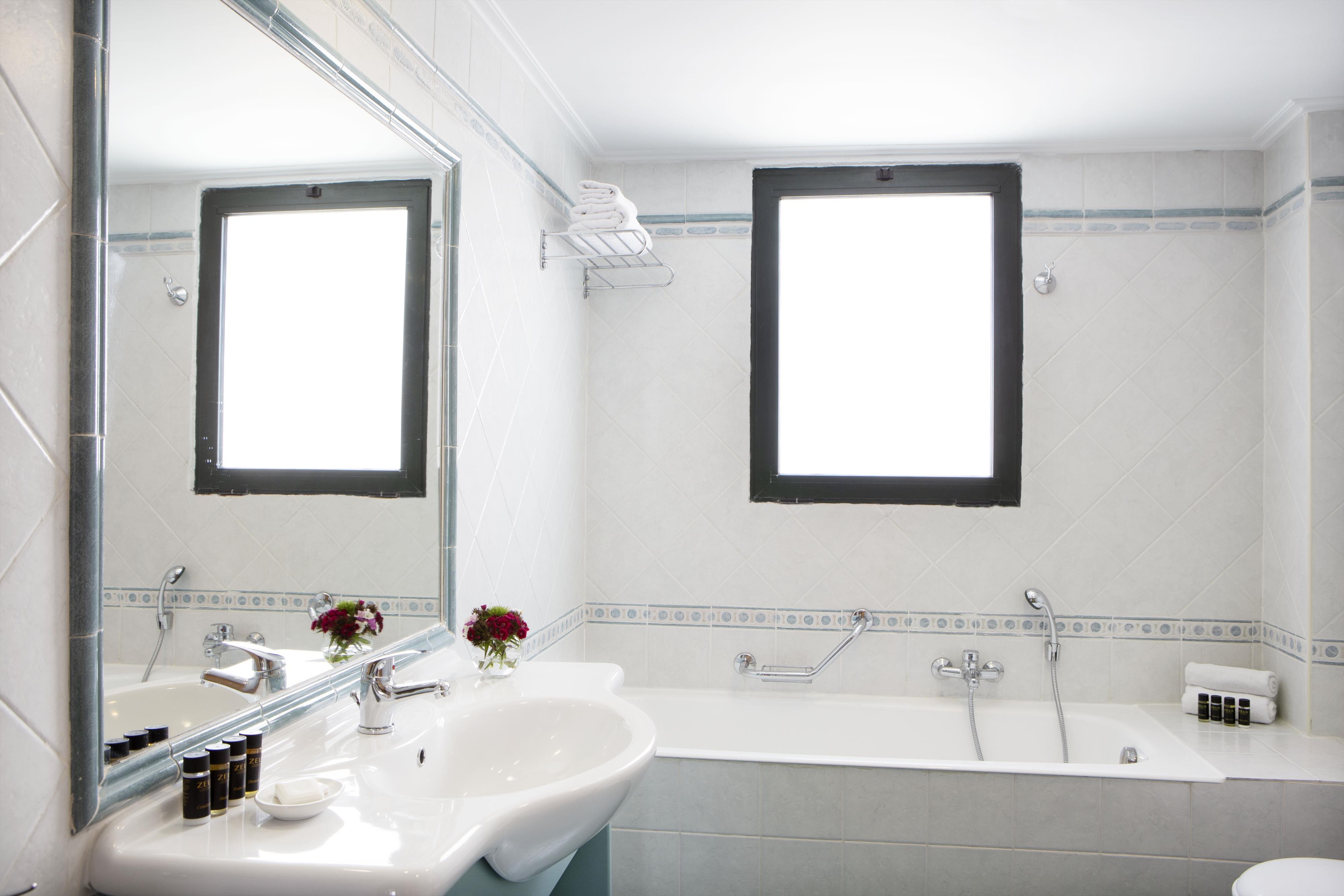 Ramada Attica Riviera 9