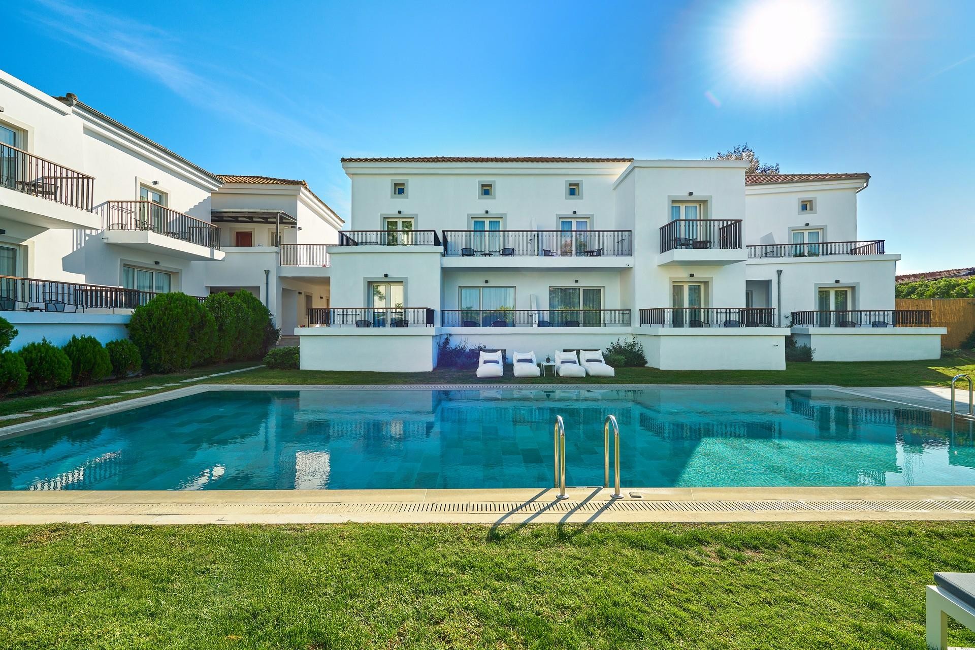 Domes Noruz Kassandra 33