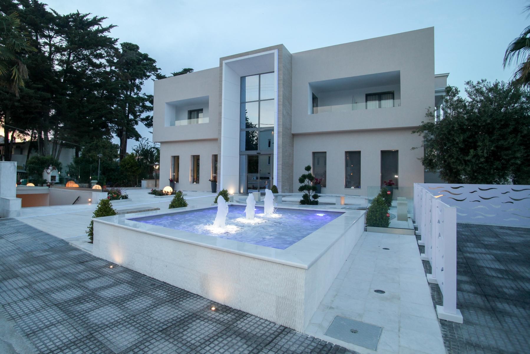 Naias Beach Hotel 10