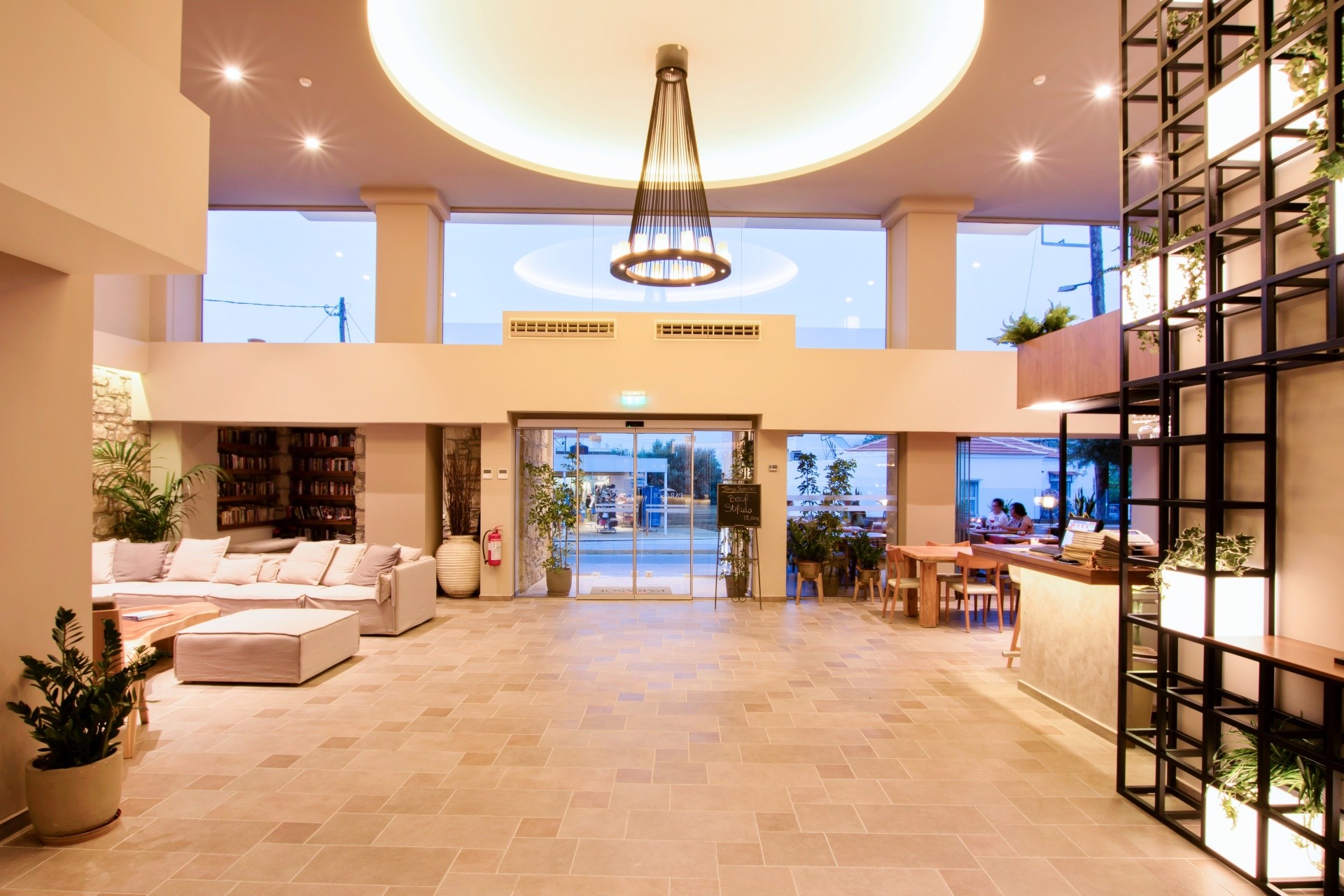 PARASOL LUXURY HOTEL & SUITES 17