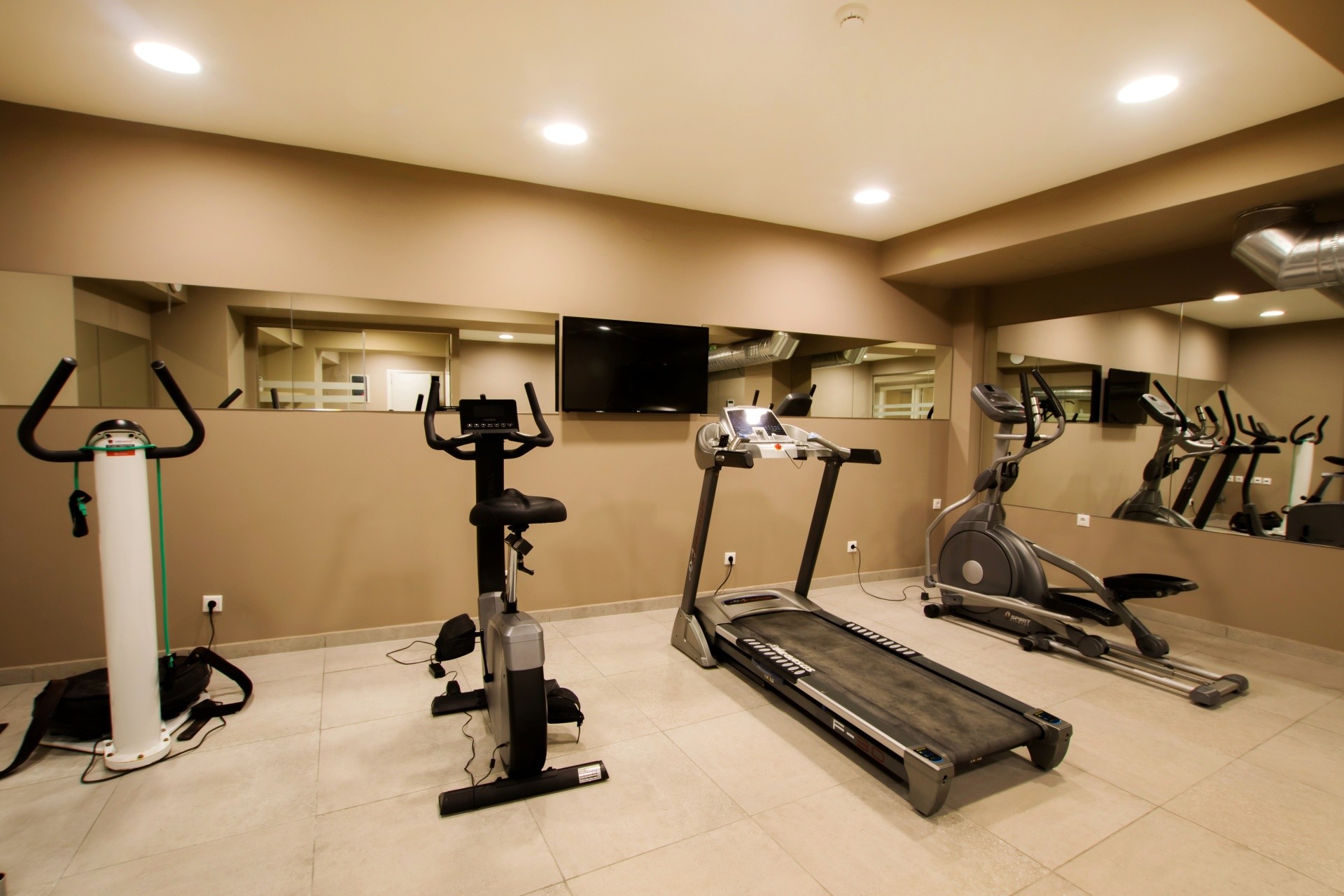 PARASOL LUXURY HOTEL & SUITES 21