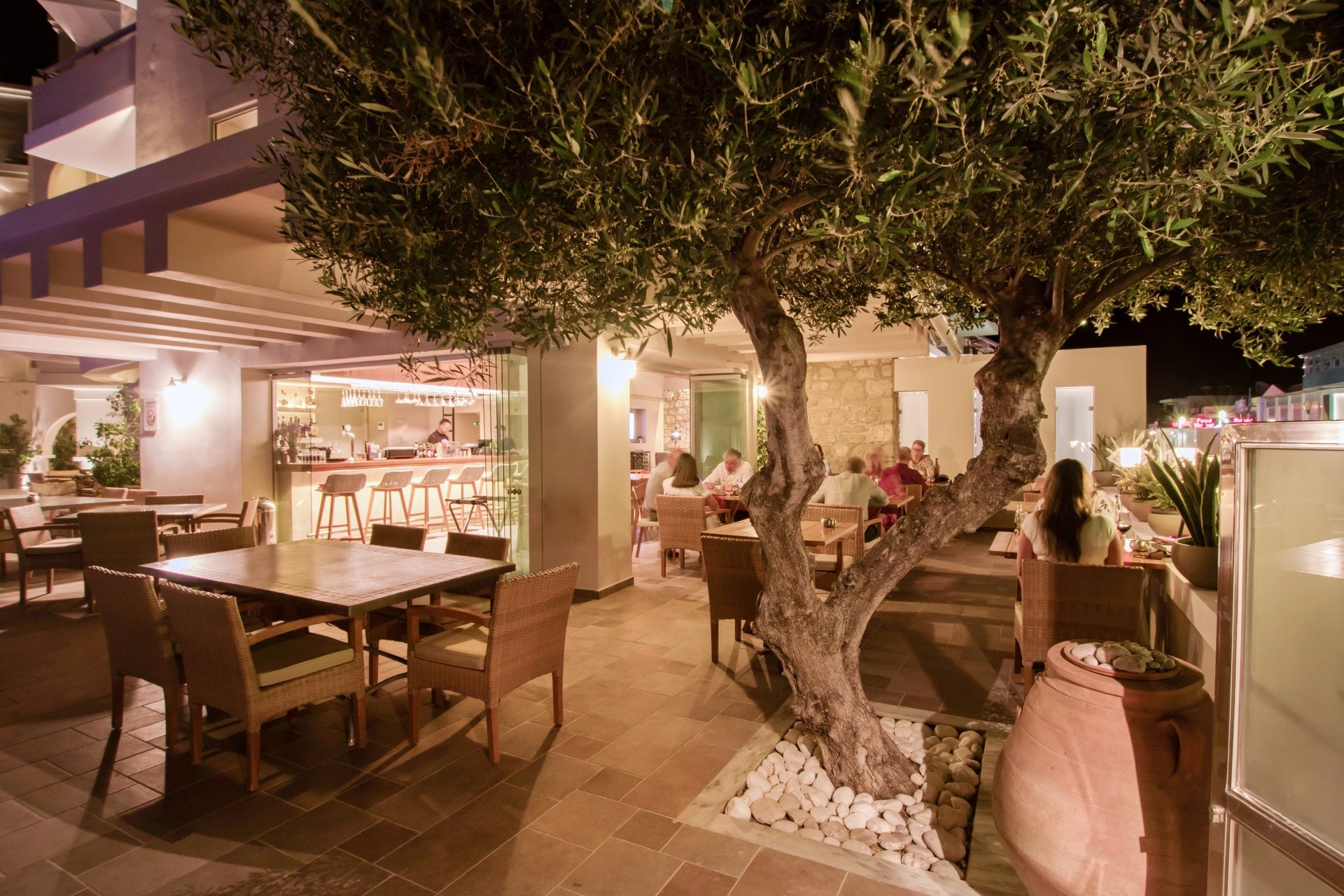 PARASOL LUXURY HOTEL & SUITES 10