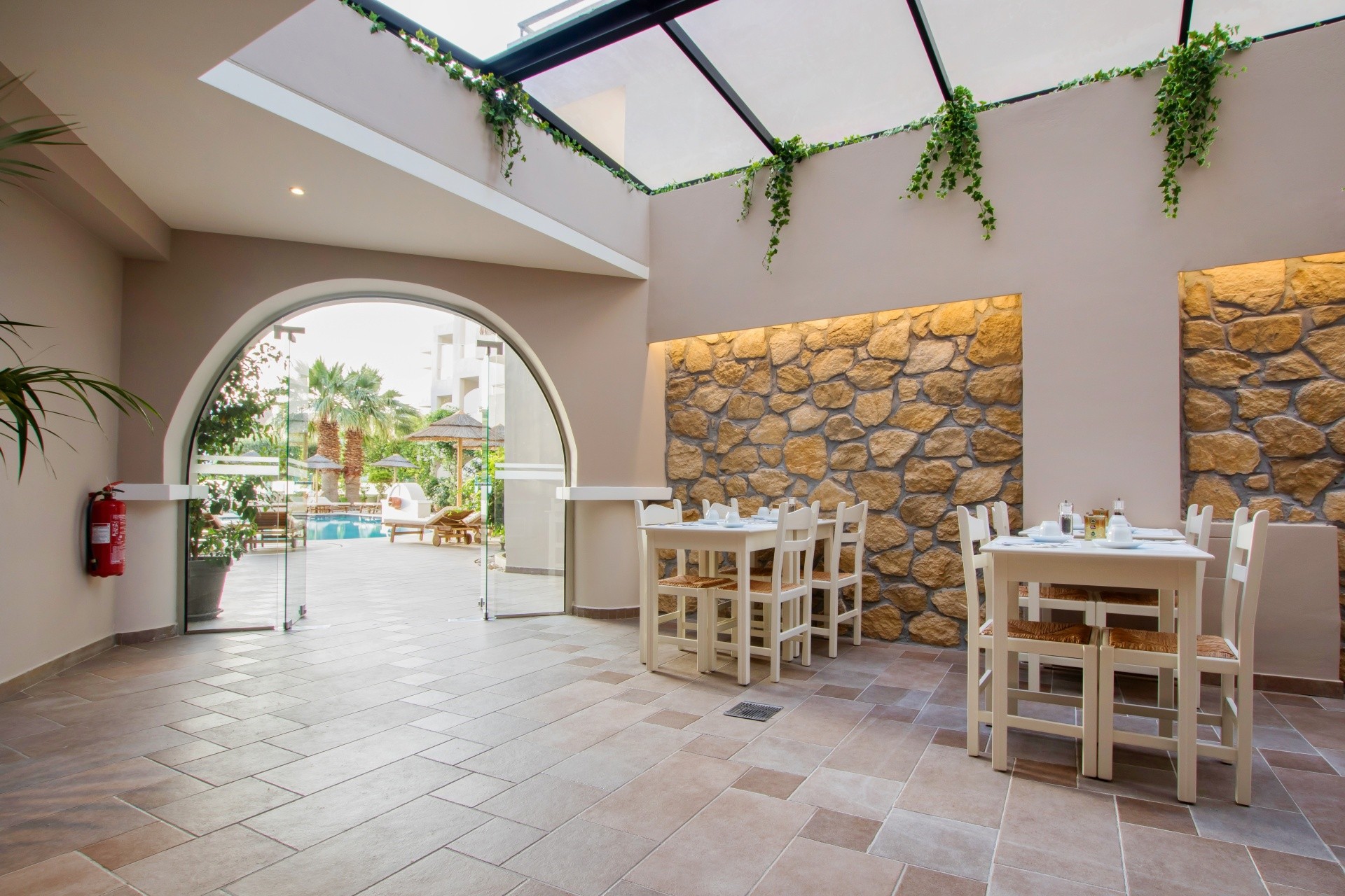 PARASOL LUXURY HOTEL & SUITES 12