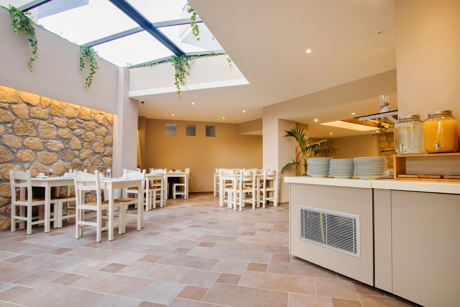 PARASOL LUXURY HOTEL & SUITES 11