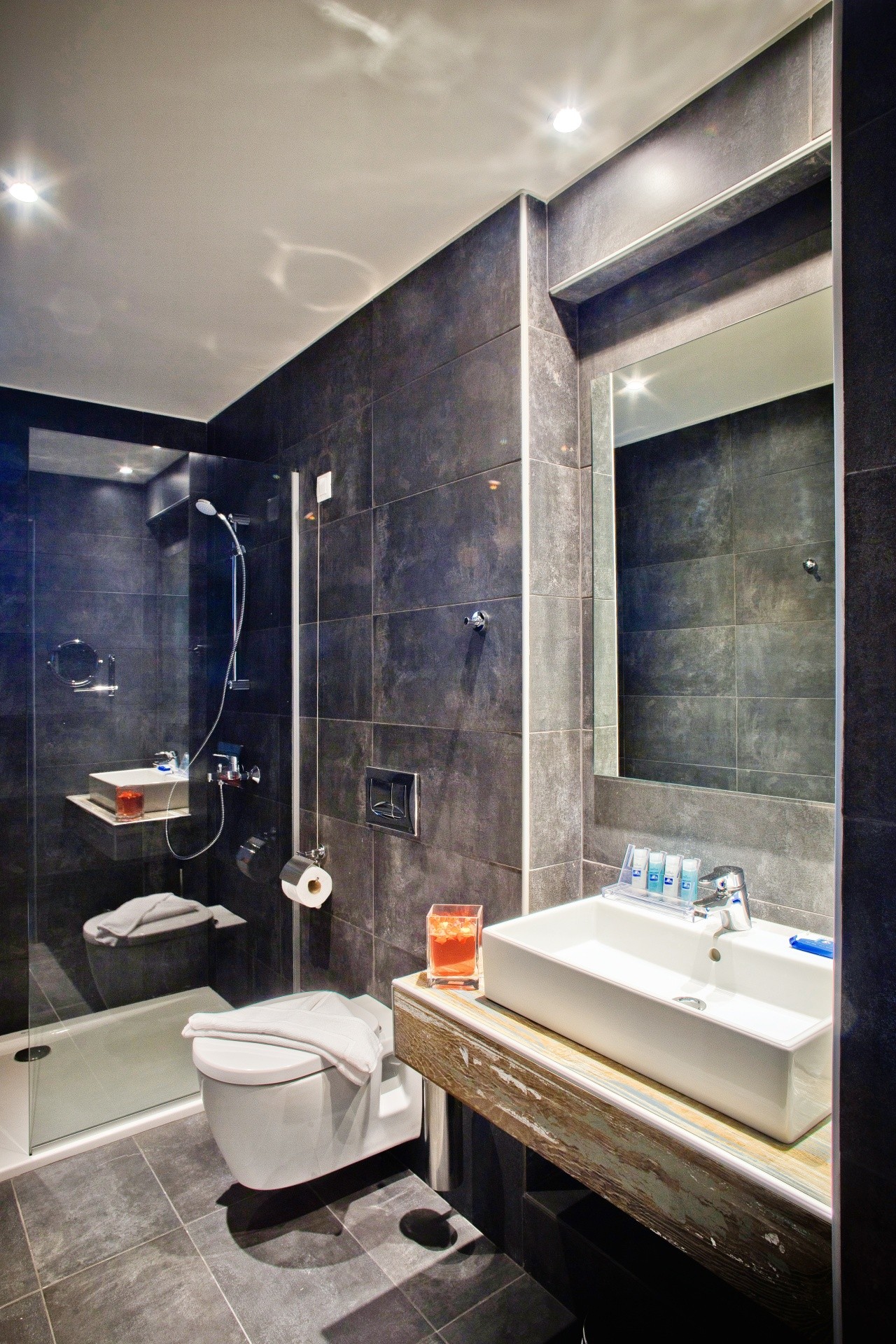 PARASOL LUXURY HOTEL & SUITES 9