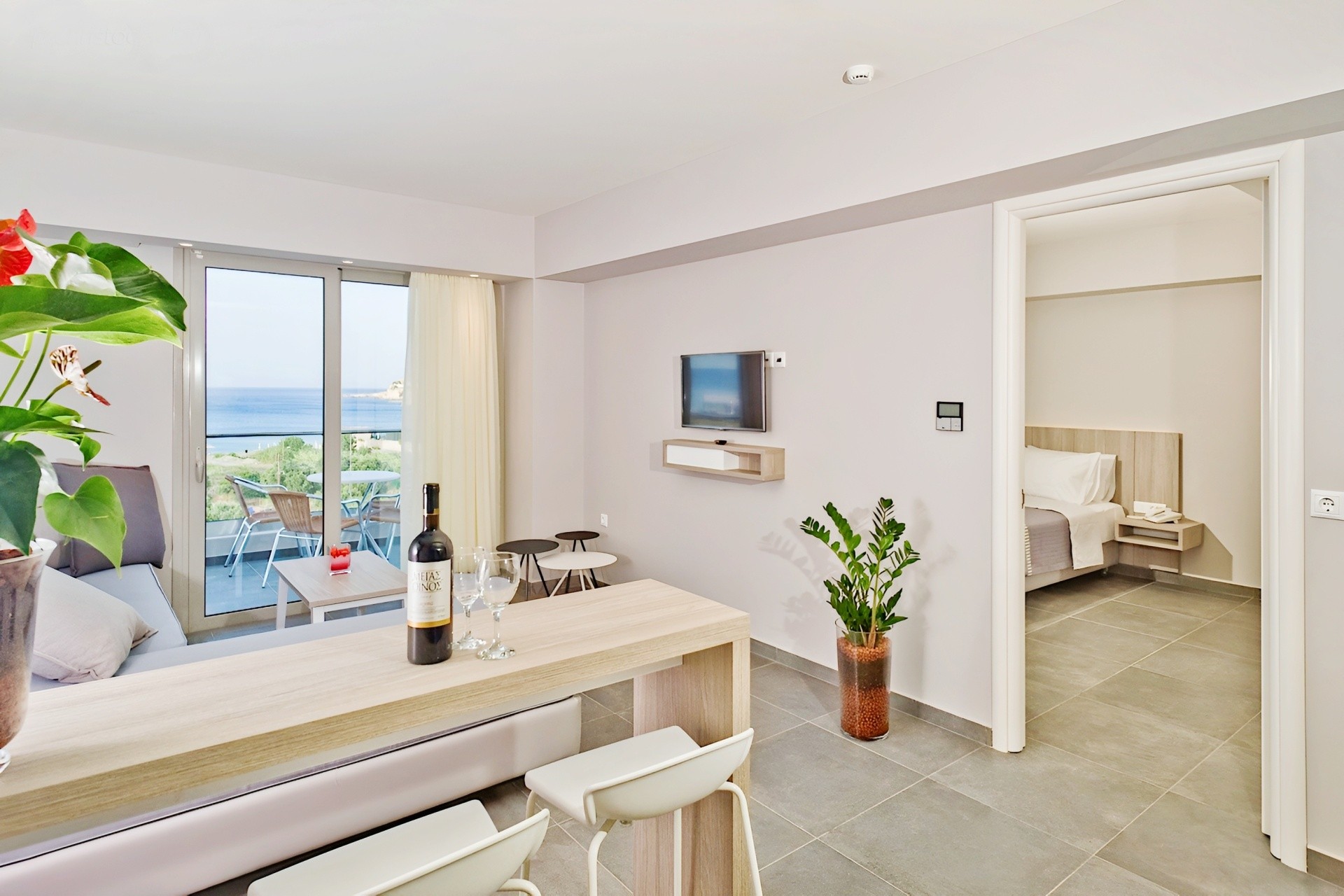 PARASOL LUXURY HOTEL & SUITES 7