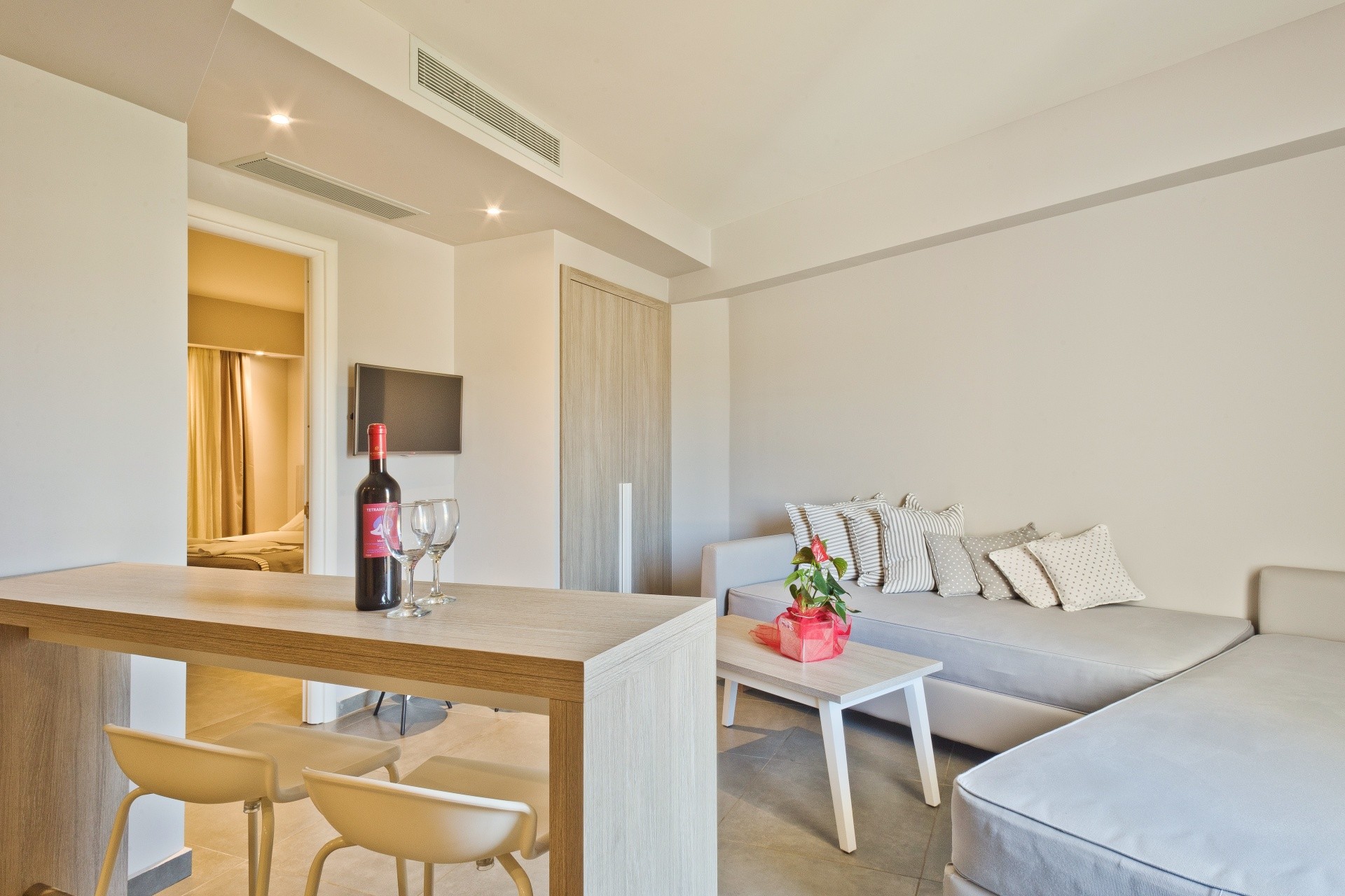 PARASOL LUXURY HOTEL & SUITES 6