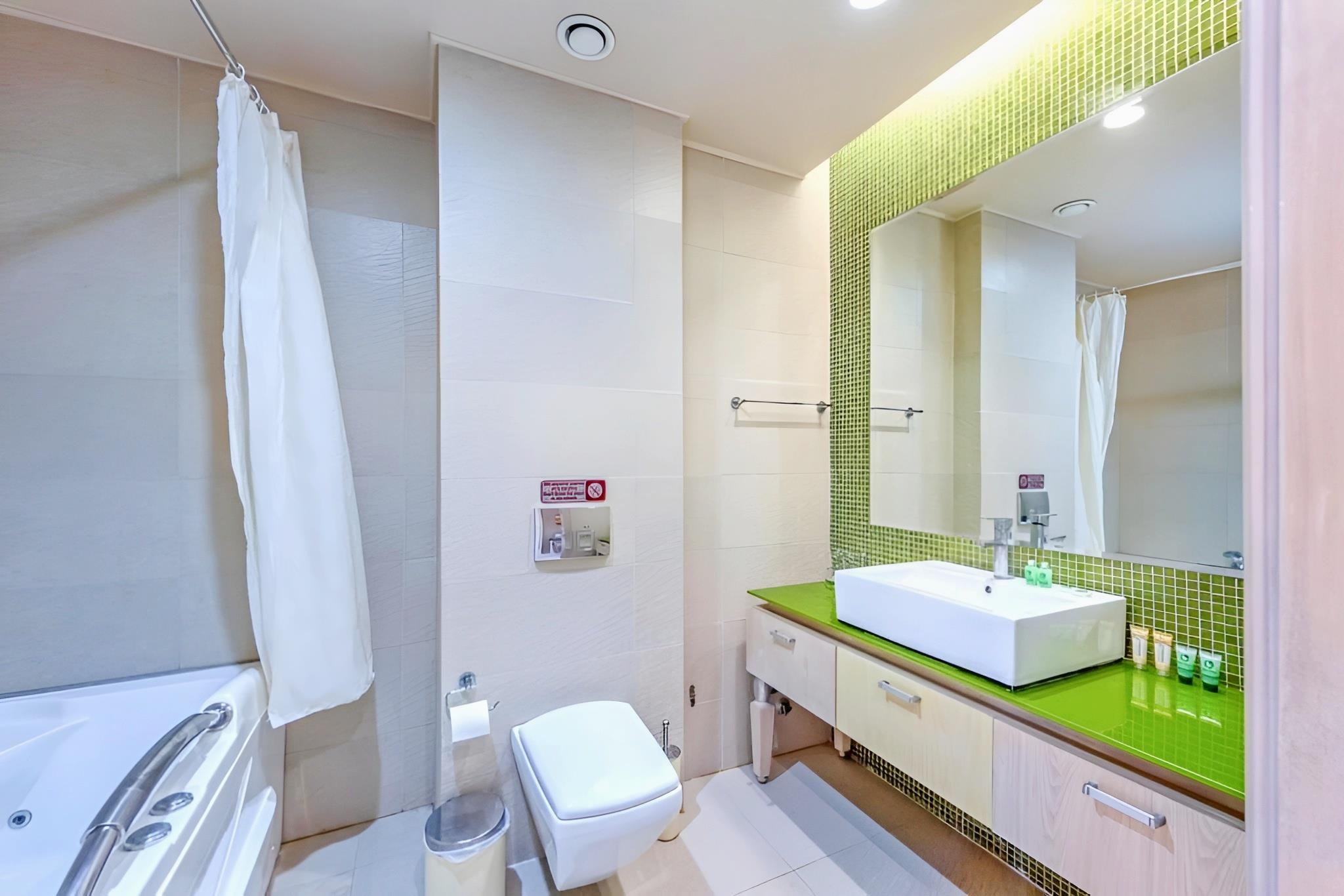 Utopia Resort & Spa 12