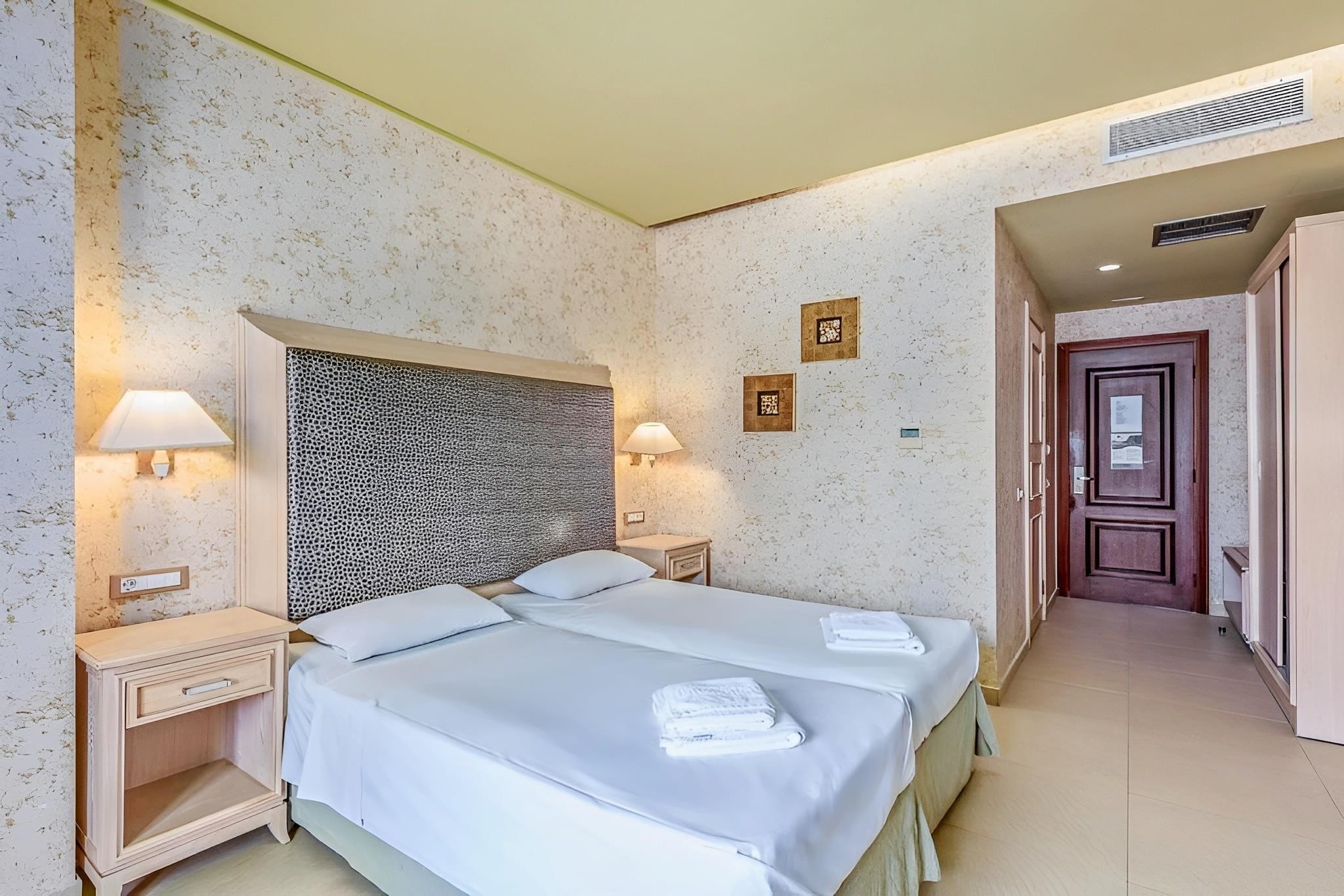 Utopia Resort & Spa 9