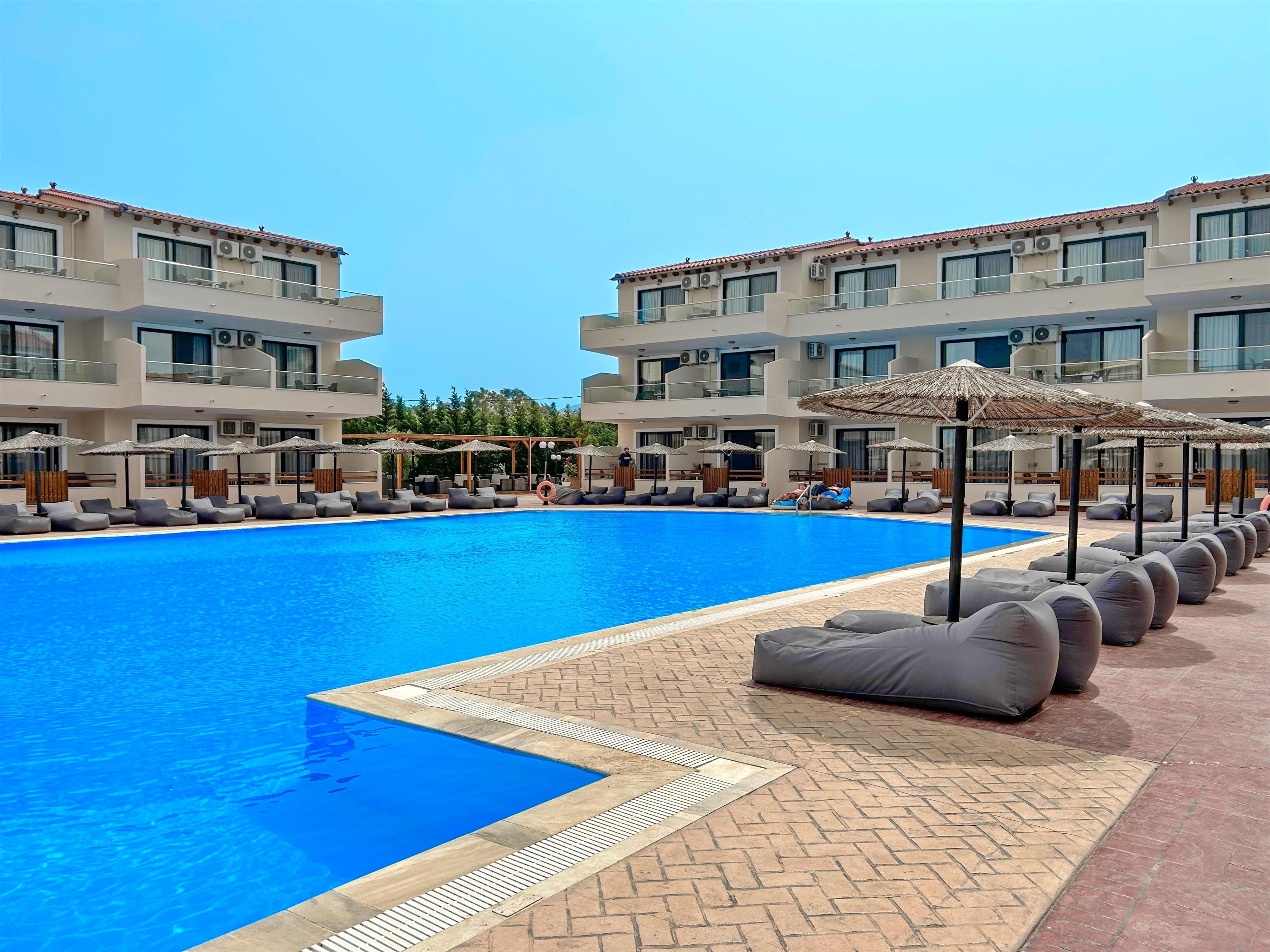 Angela Beach Family Deluxe 20