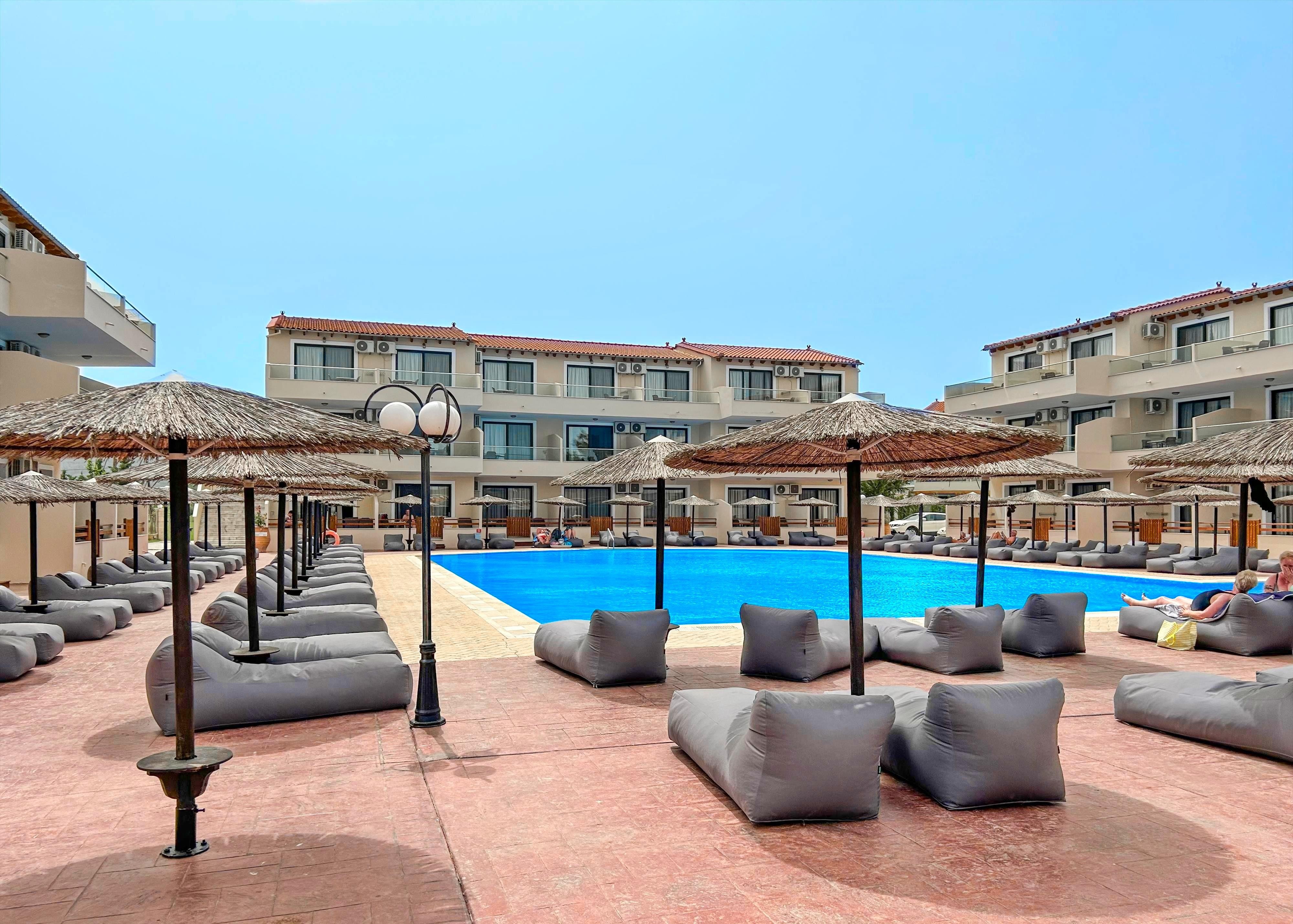 Angela Beach Family Deluxe