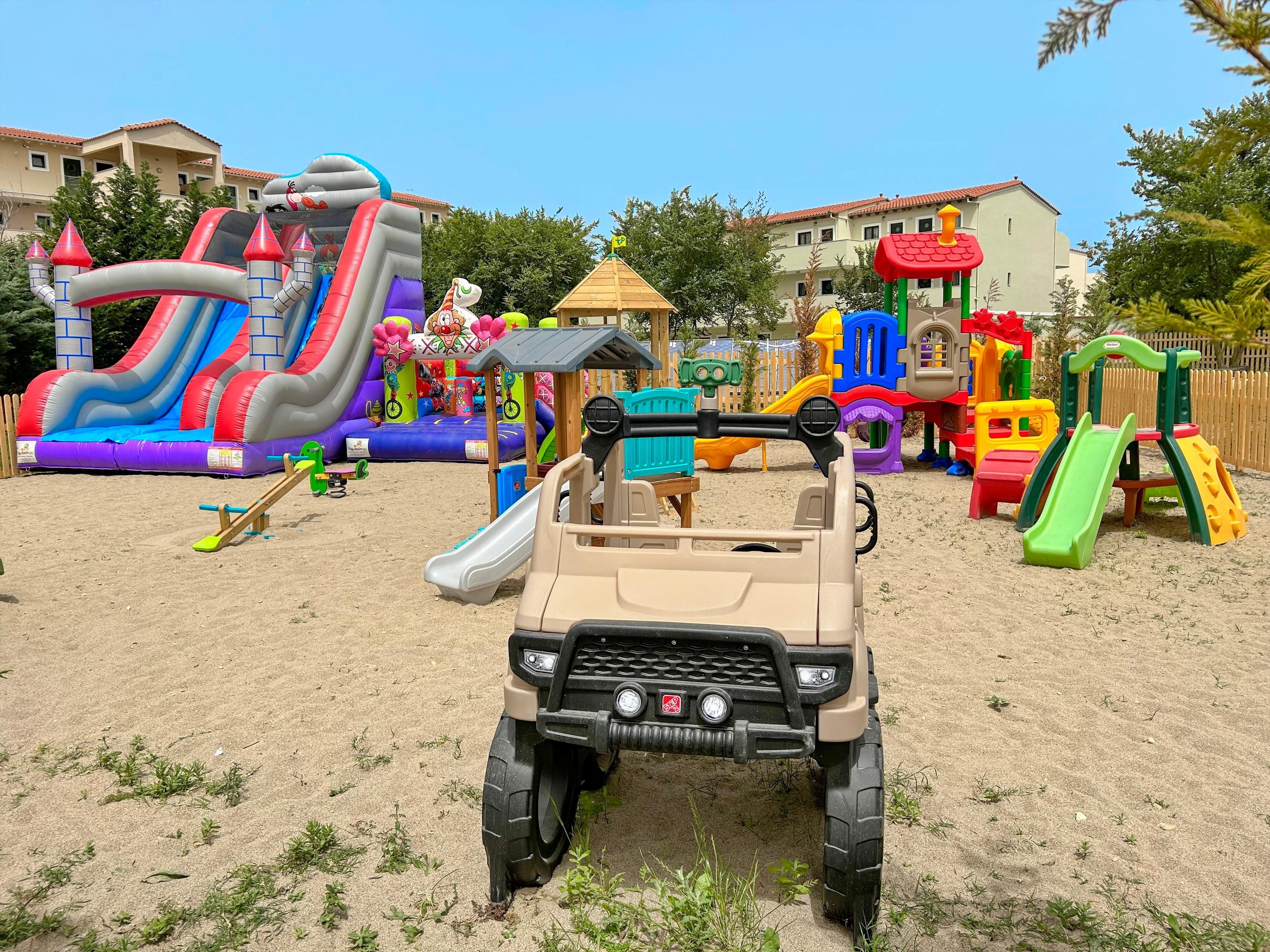 Angela Beach Family Deluxe 26