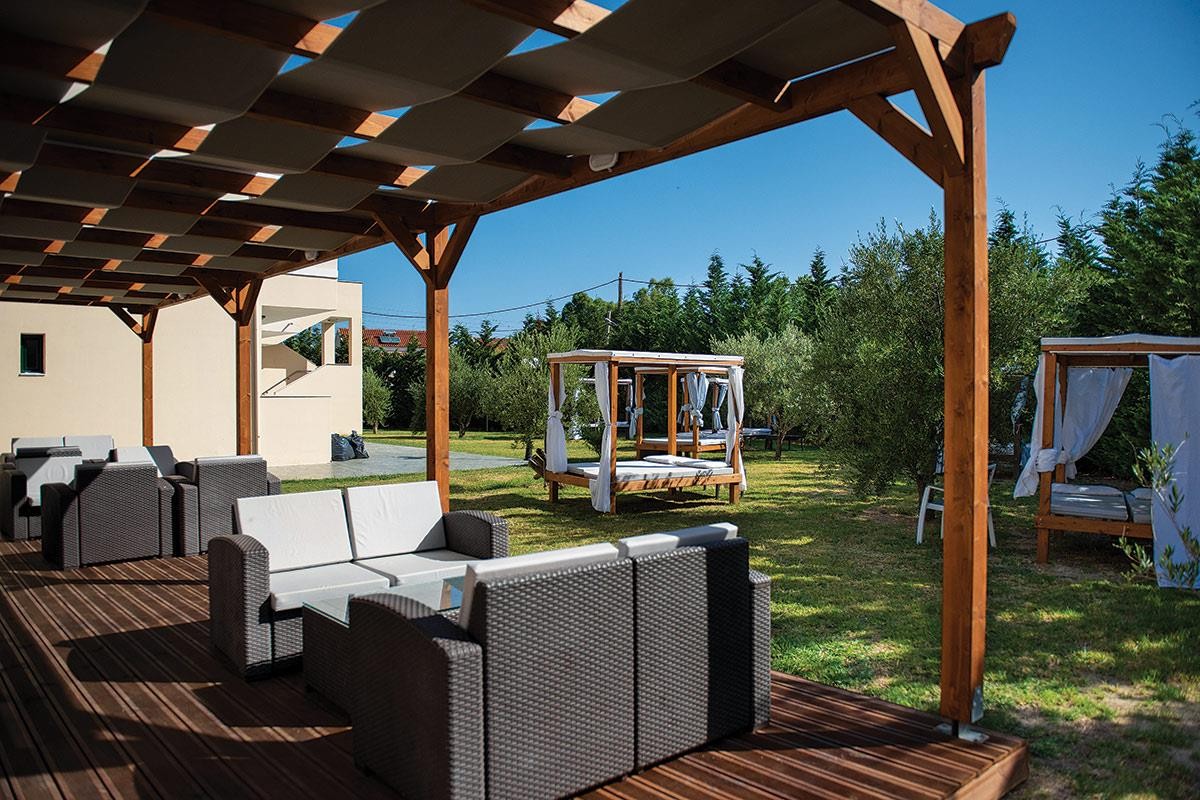 Angela Beach Family Deluxe 15