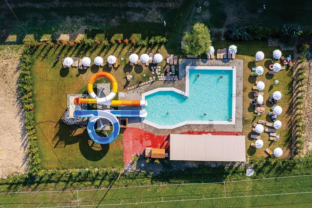 Angela Beach Family Deluxe 25