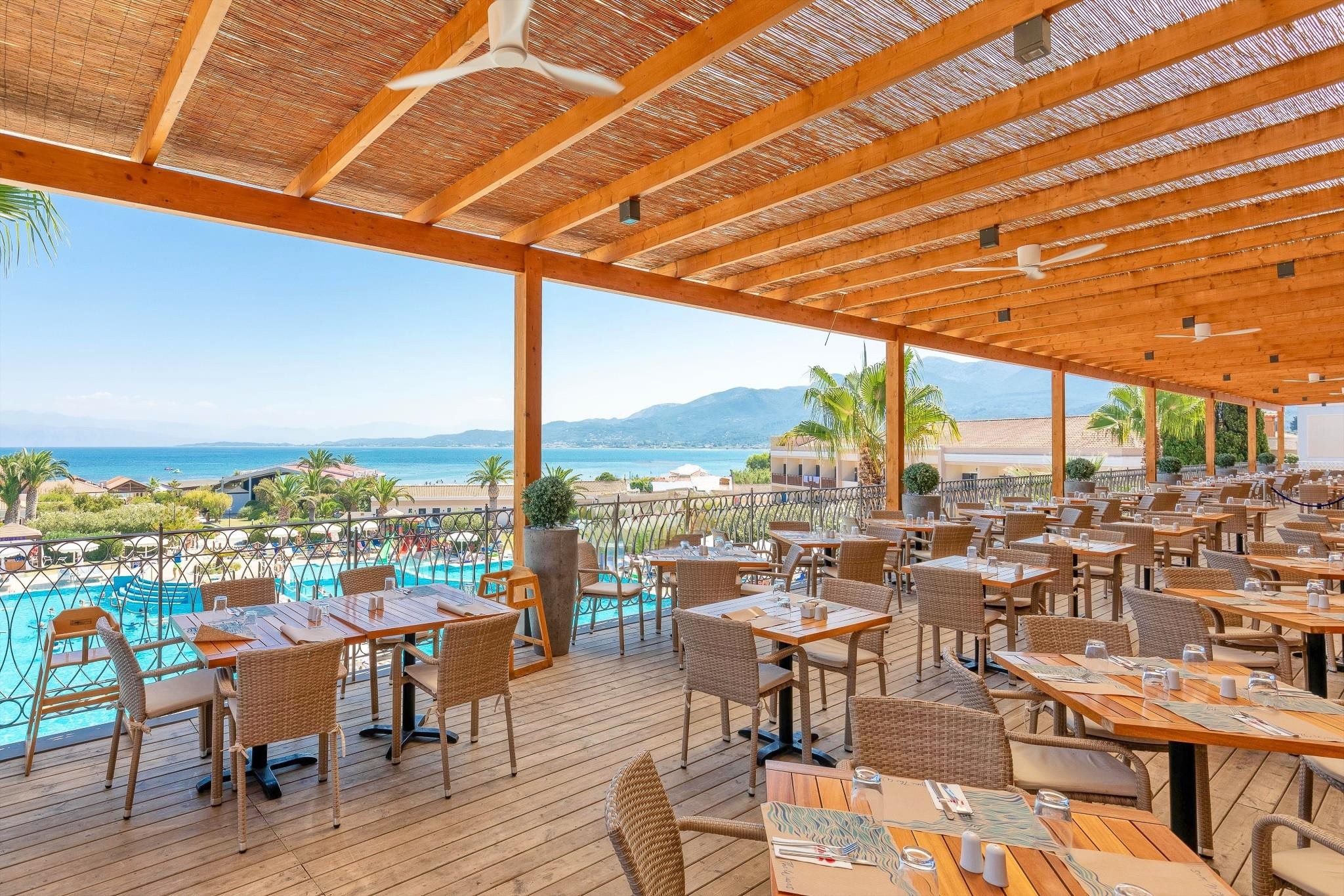 Roda Beach Resort & SPA 12