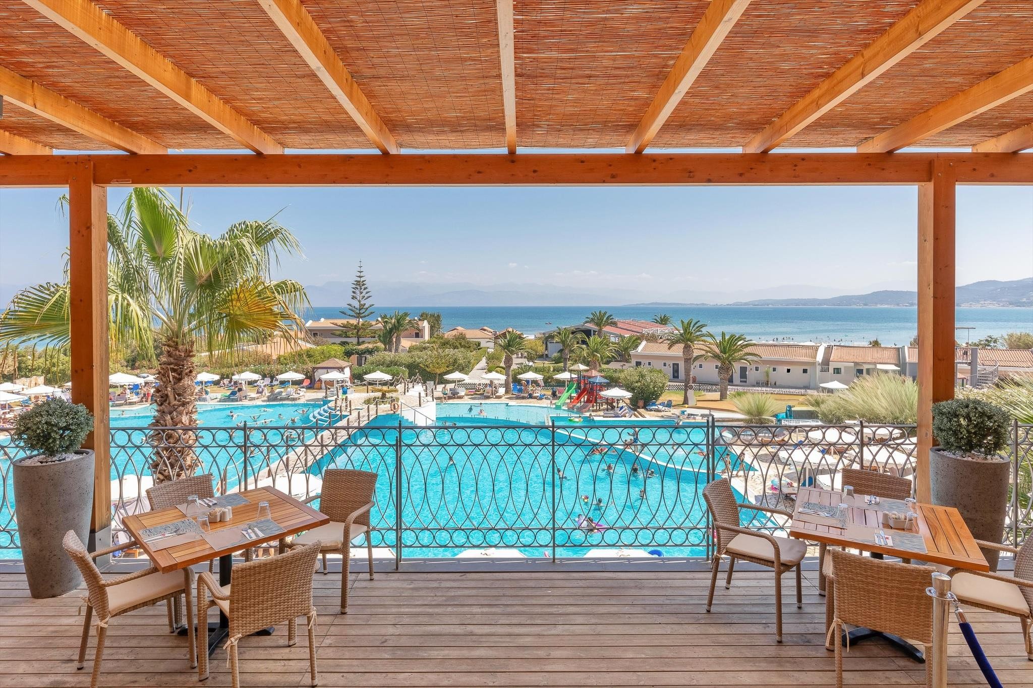 Roda Beach Resort & SPA 4