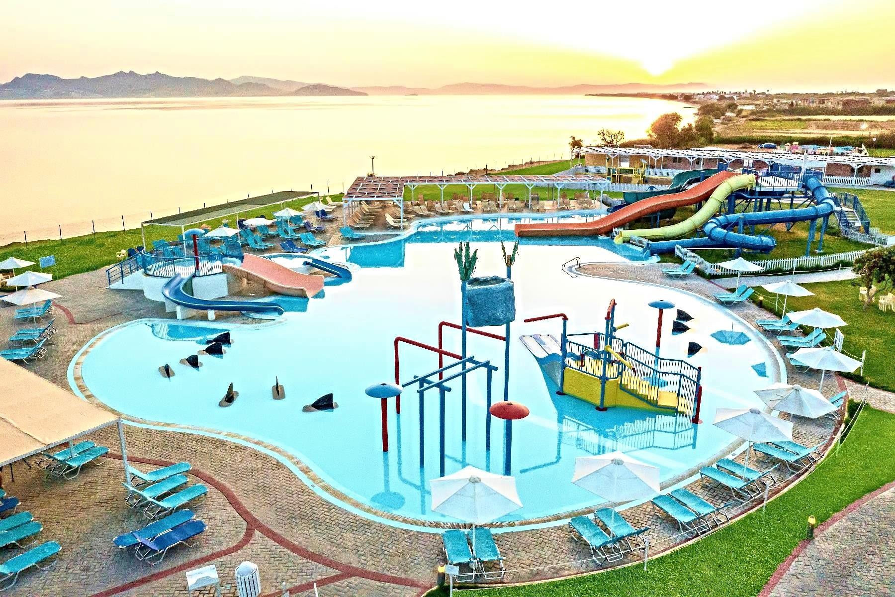 White Olive Marine Aquapark 7